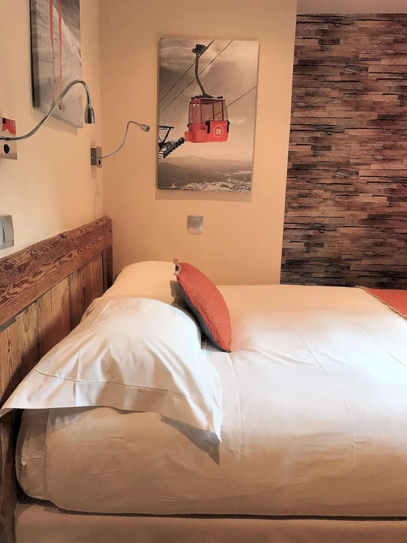 Bedroom, Bed in Hôtel Les Cimes