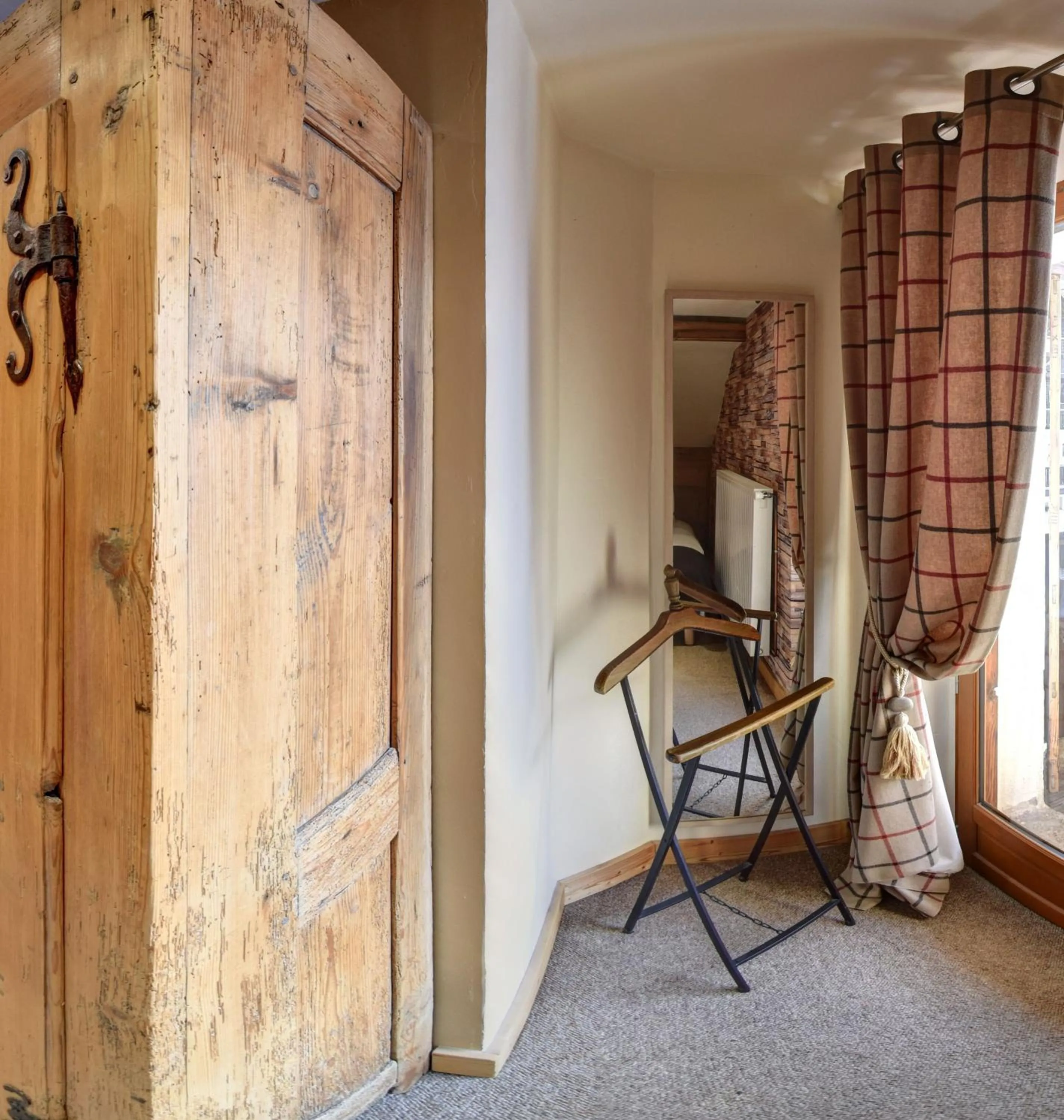 Bedroom in Hôtel Les Cimes