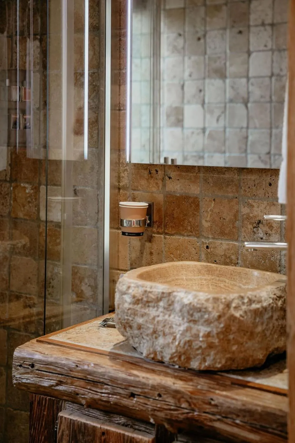 Bathroom in Hôtel Les Cimes