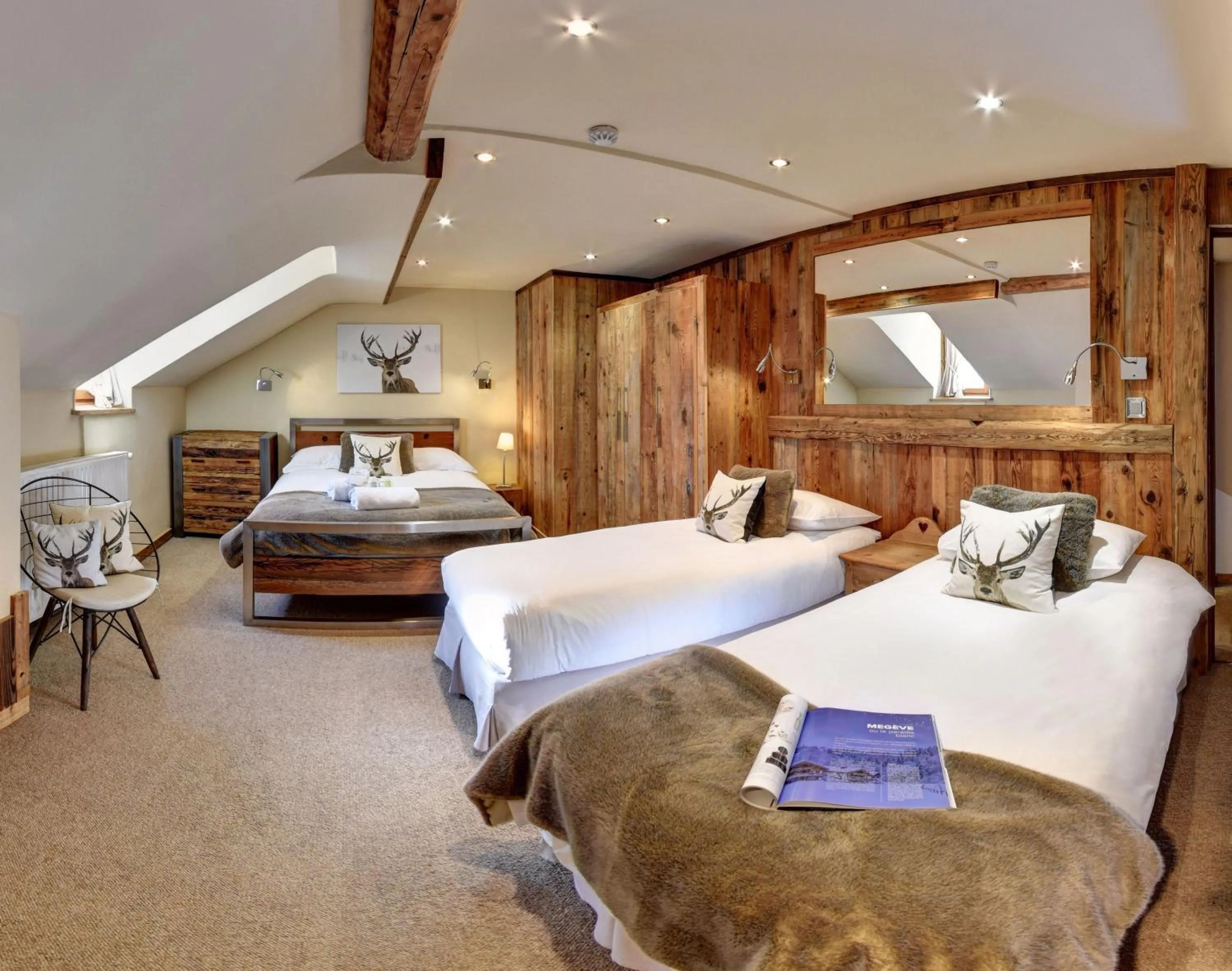 Photo of the whole room, Bed in Hôtel Les Cimes