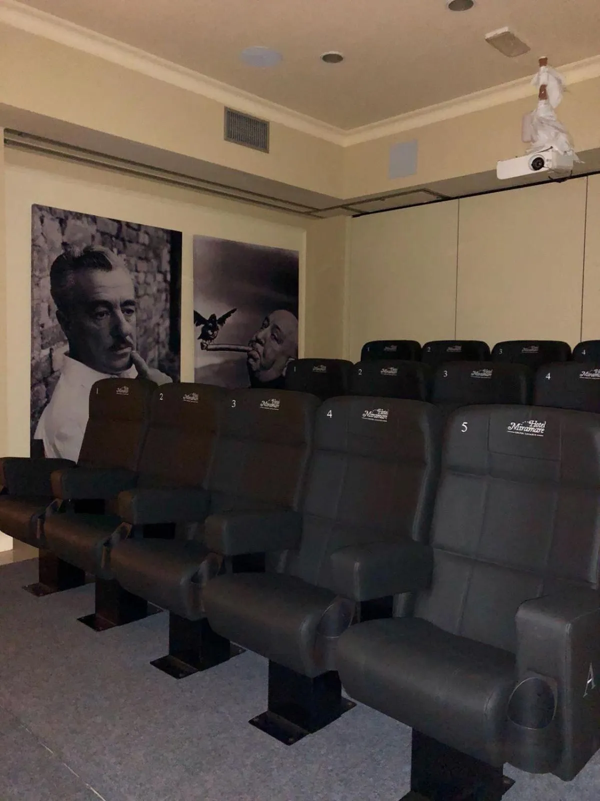 Communal lounge/ TV room in Hotel Miramare & Spa