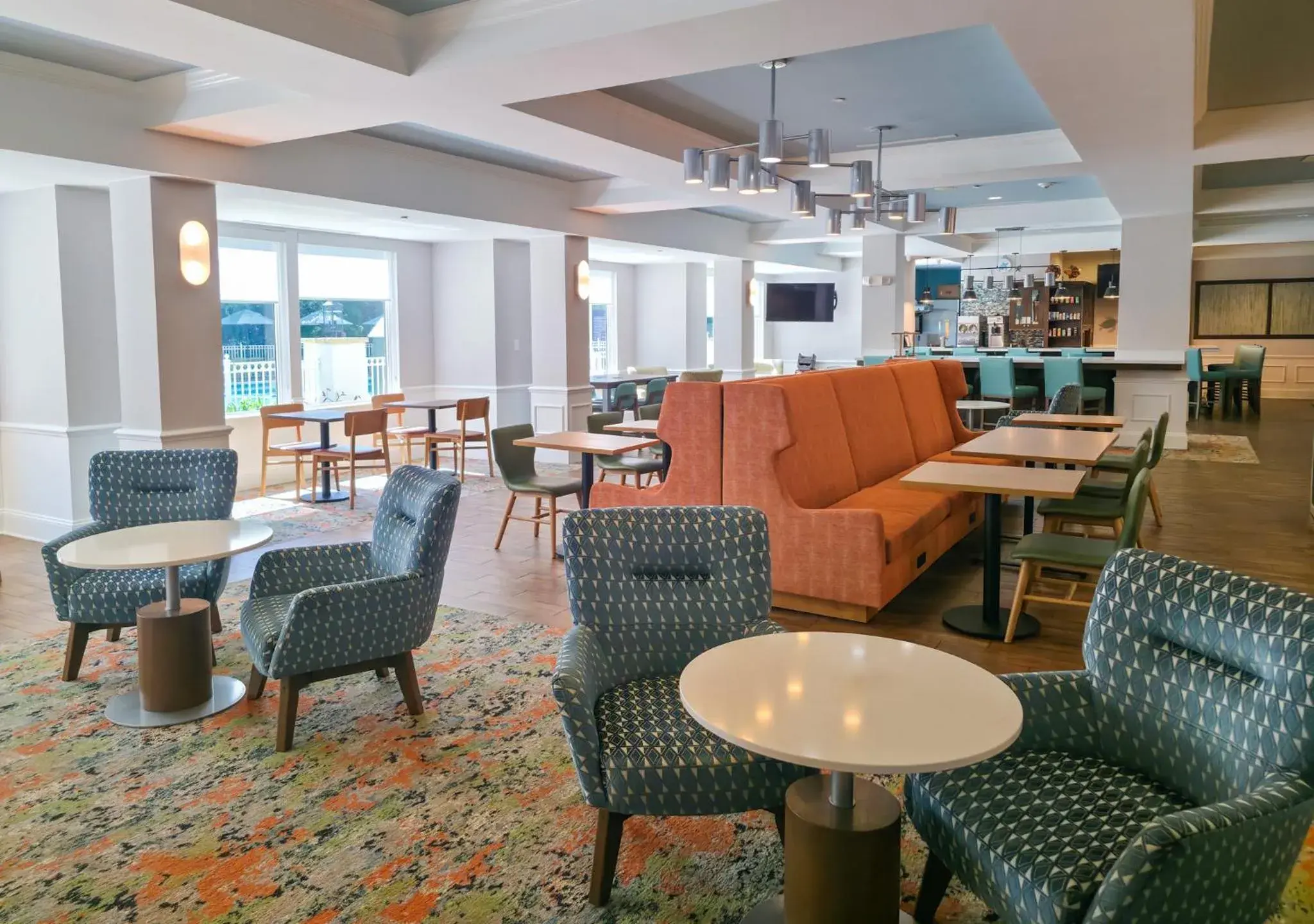 Lounge or bar in Hampton Inn & Suites Jekyll Island Lounge or bar in Hampton Inn & Suites Jekyll Island