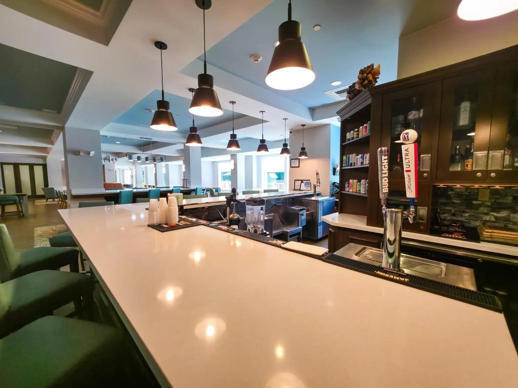 Lounge or bar in Hampton Inn & Suites Jekyll Island Lounge or bar in Hampton Inn & Suites Jekyll Island