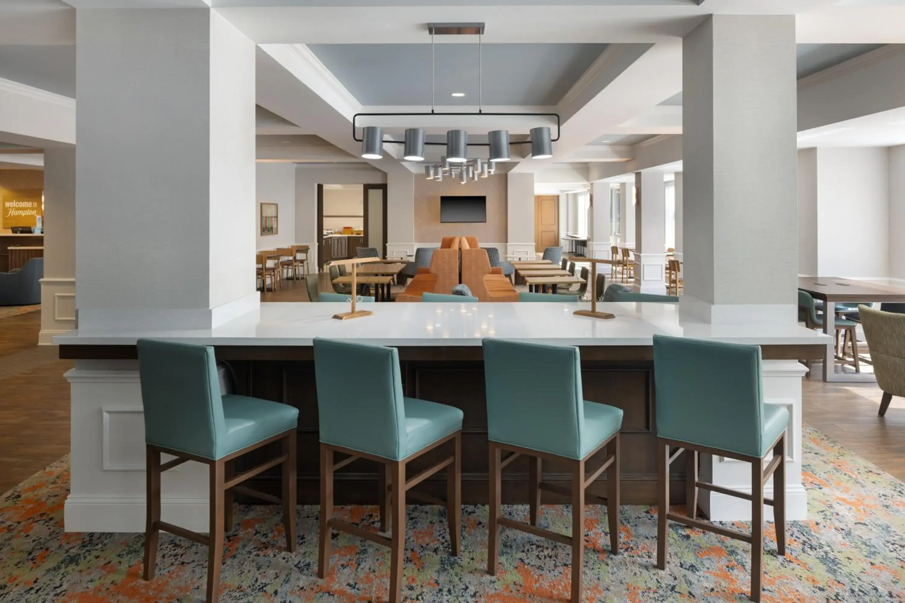 Lounge or bar in Hampton Inn & Suites Jekyll Island Lounge or bar in Hampton Inn & Suites Jekyll Island