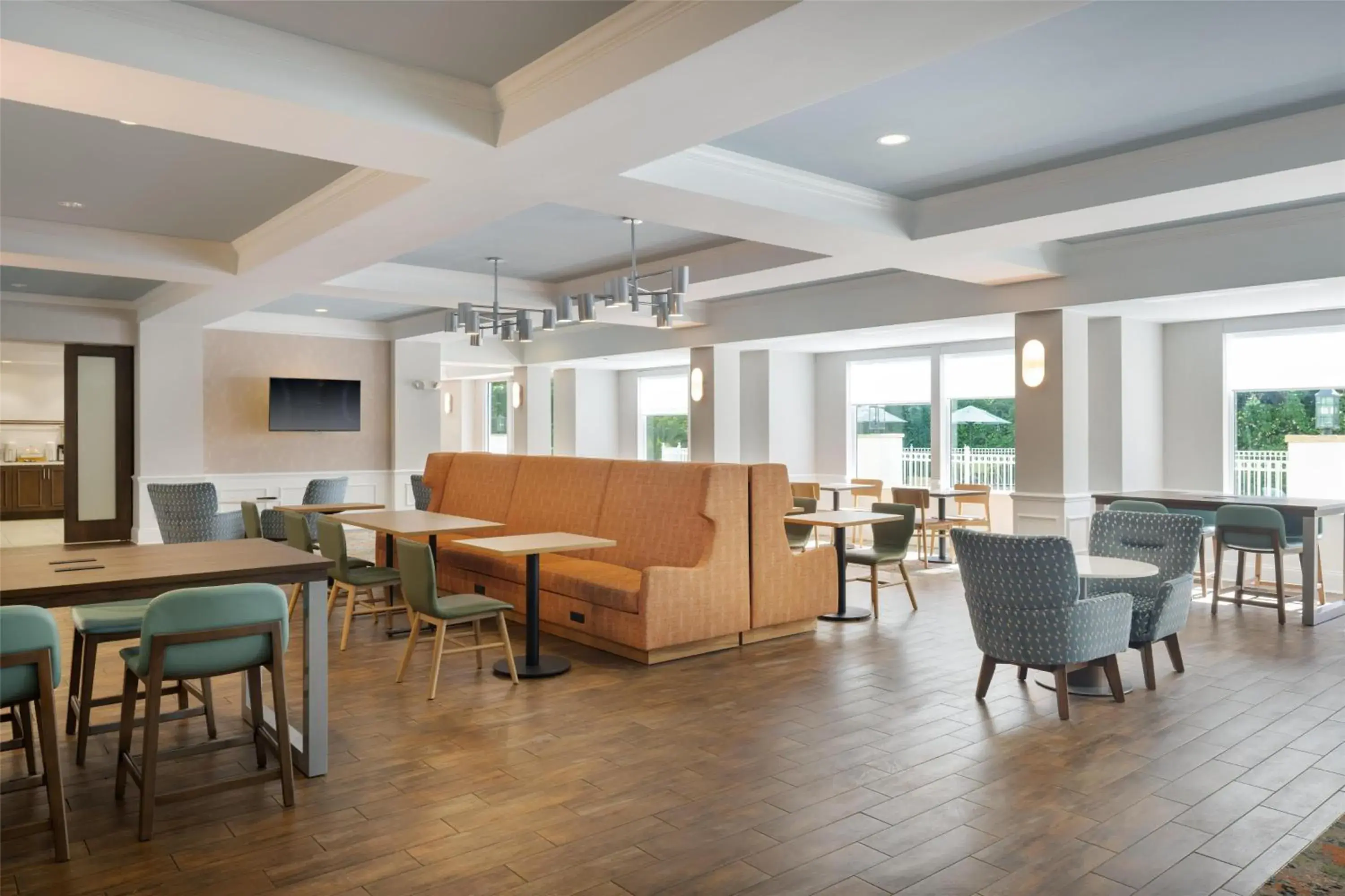 Breakfast in Hampton Inn & Suites Jekyll Island Breakfast in Hampton Inn & Suites Jekyll Island