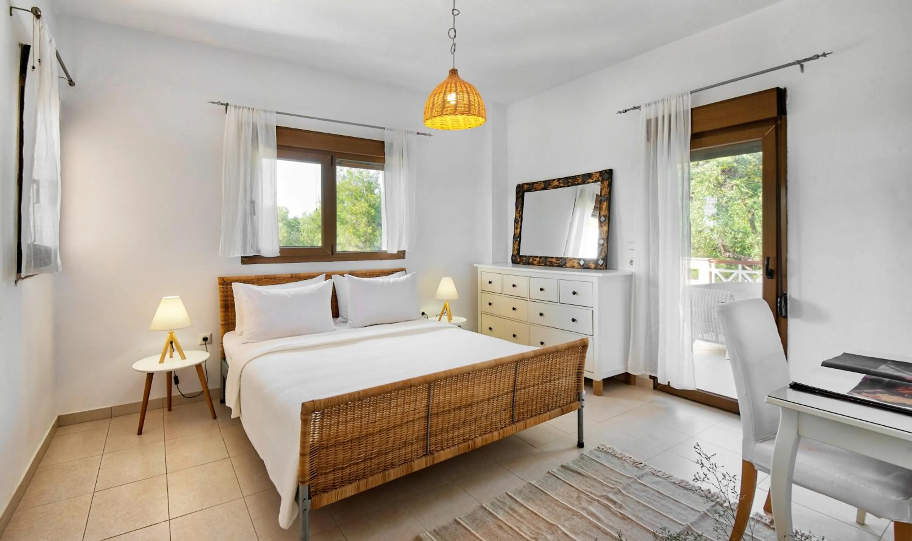 Bedroom, Bed in Sanidiamonds