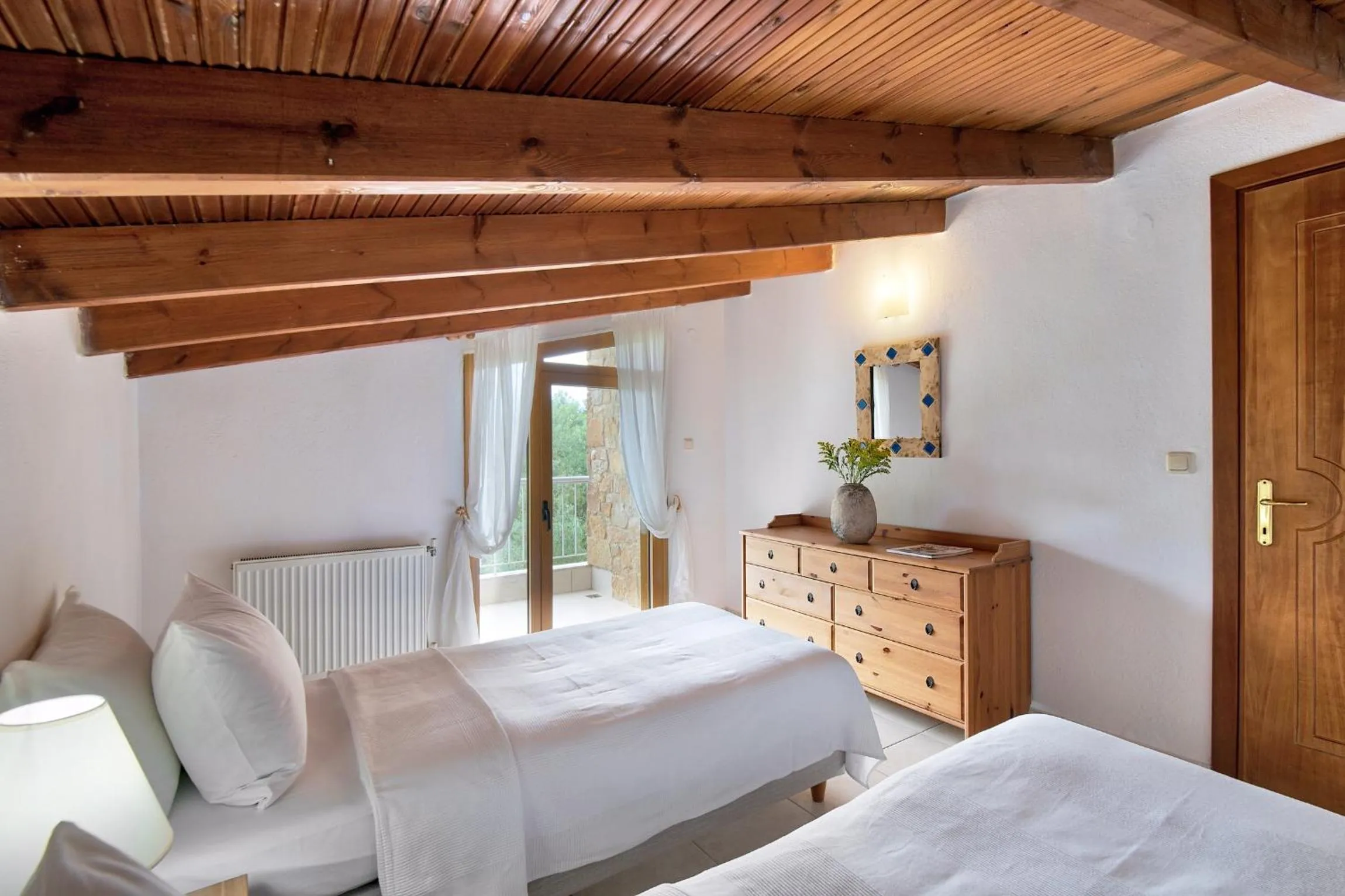 Bedroom, Bed in Sanidiamonds