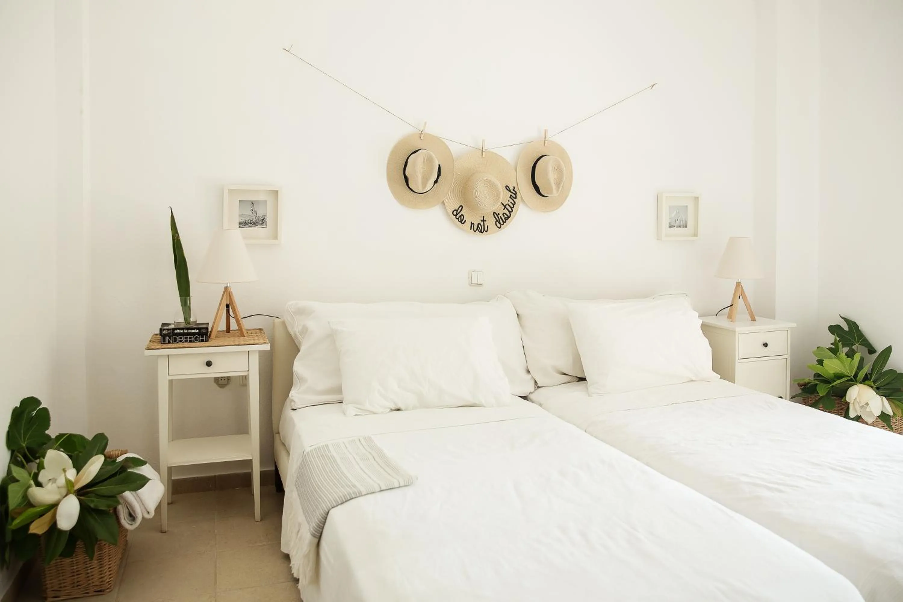 Bedroom, Bed in Sanidiamonds