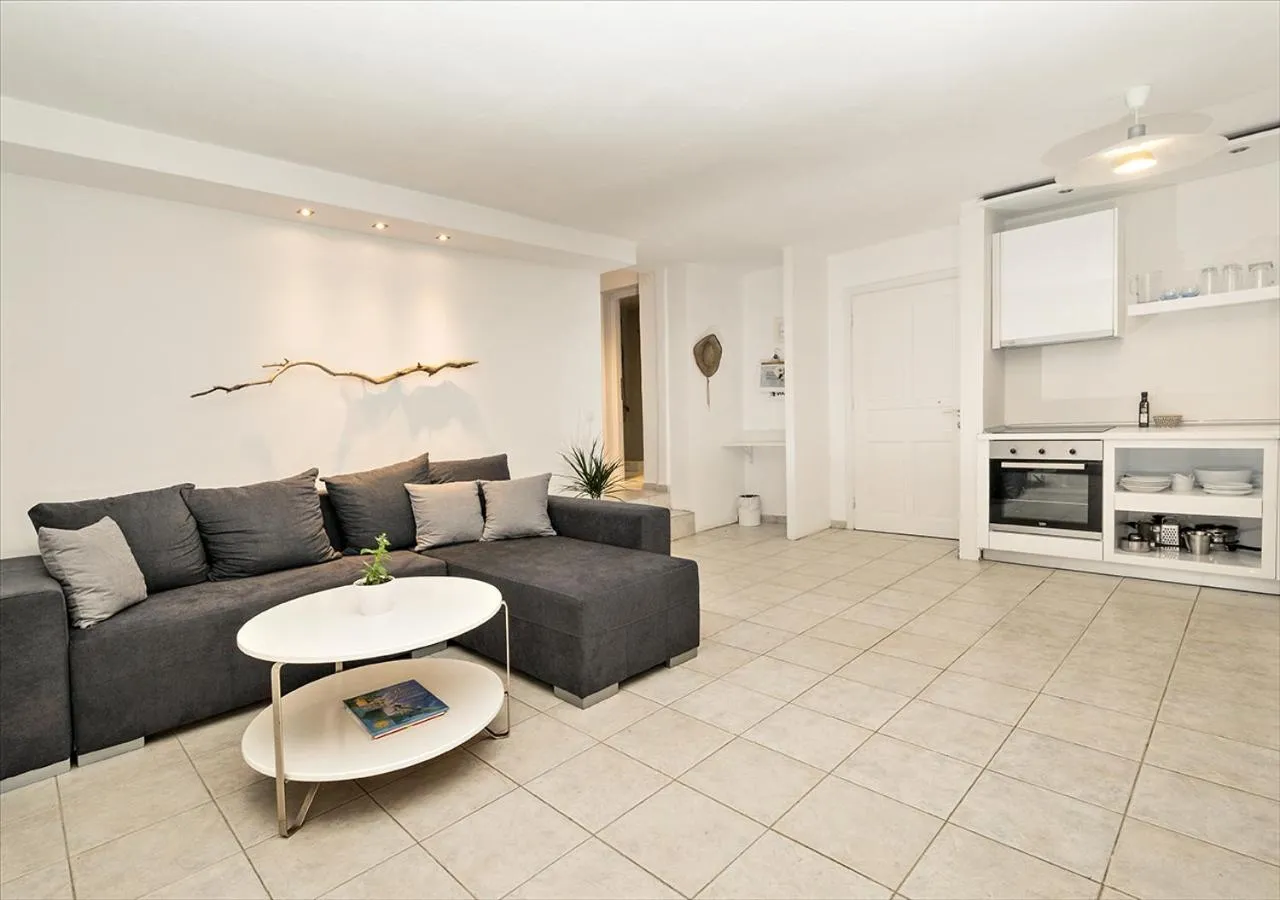 Photo of the whole room in Sanidiamonds