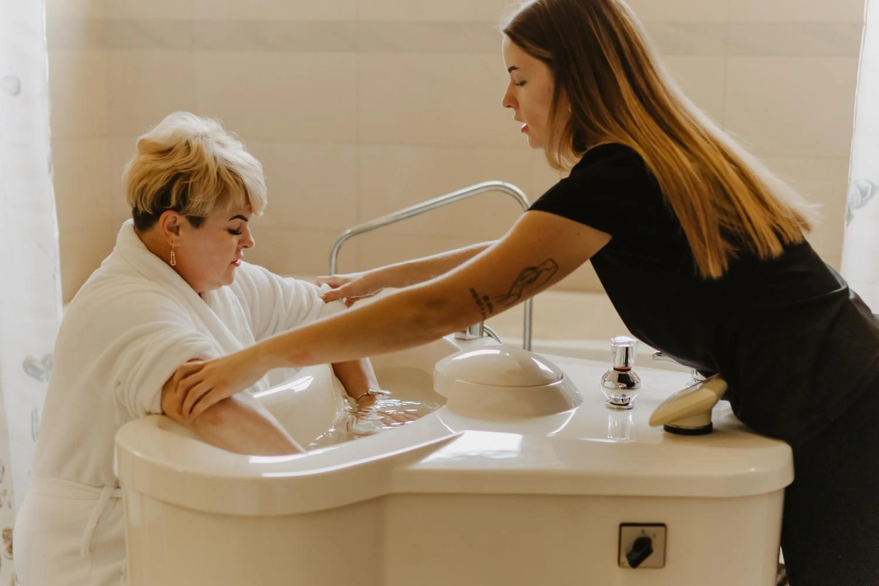 Hot Tub in Hotel Cieplice MEDI & SPA