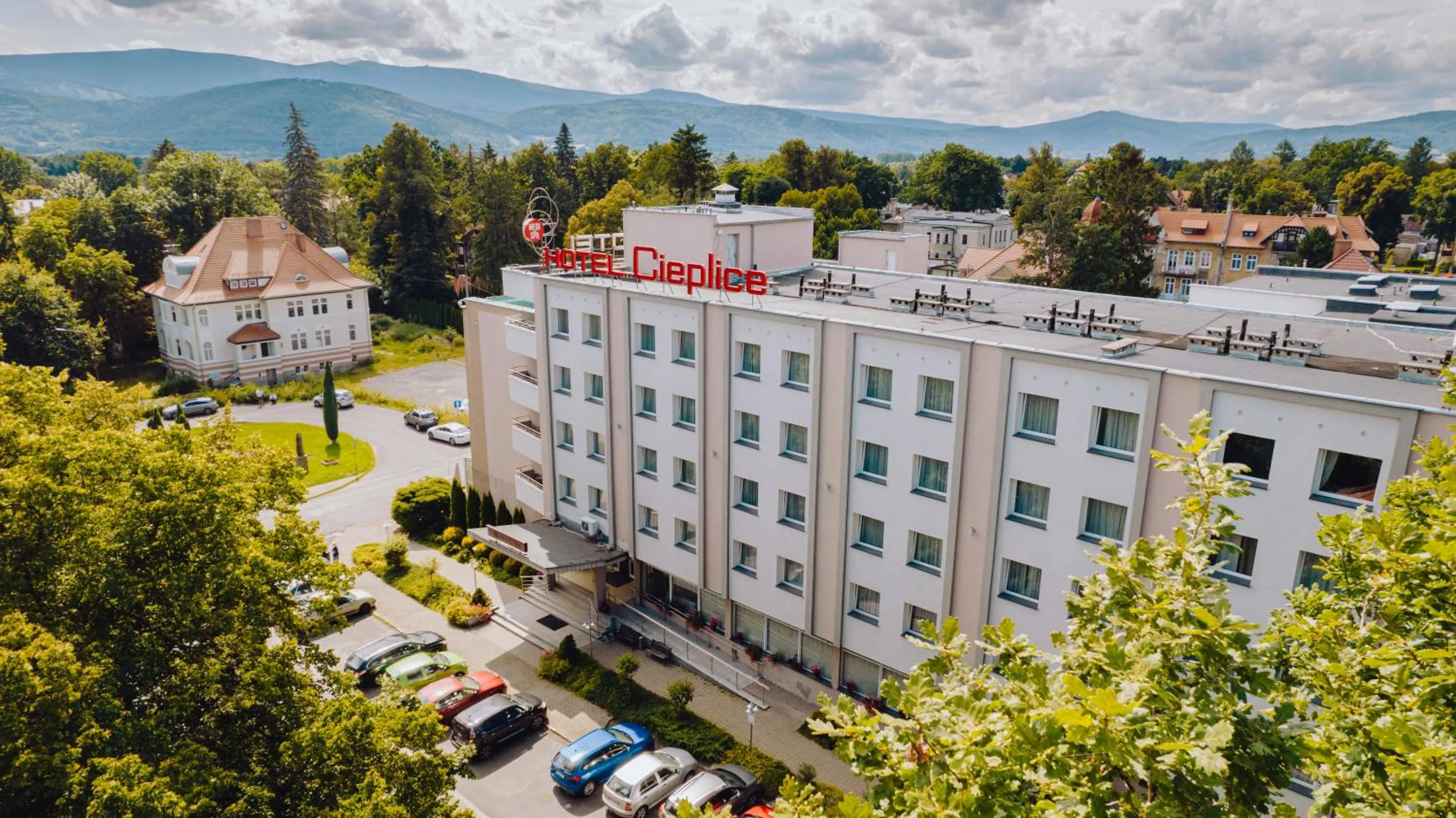 Property building in Hotel Cieplice MEDI & SPA