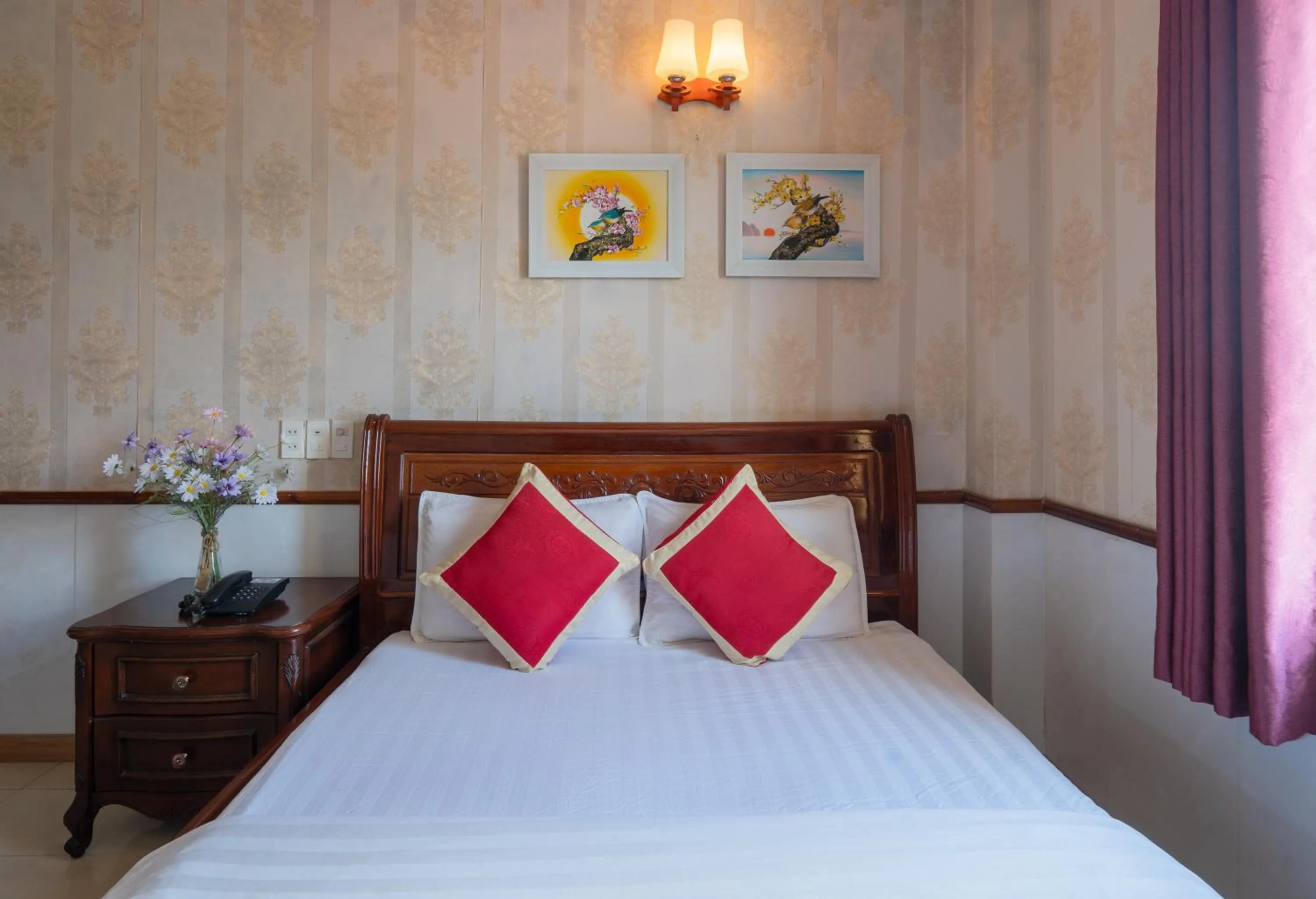 Bed in Hotel Nhu Y 2