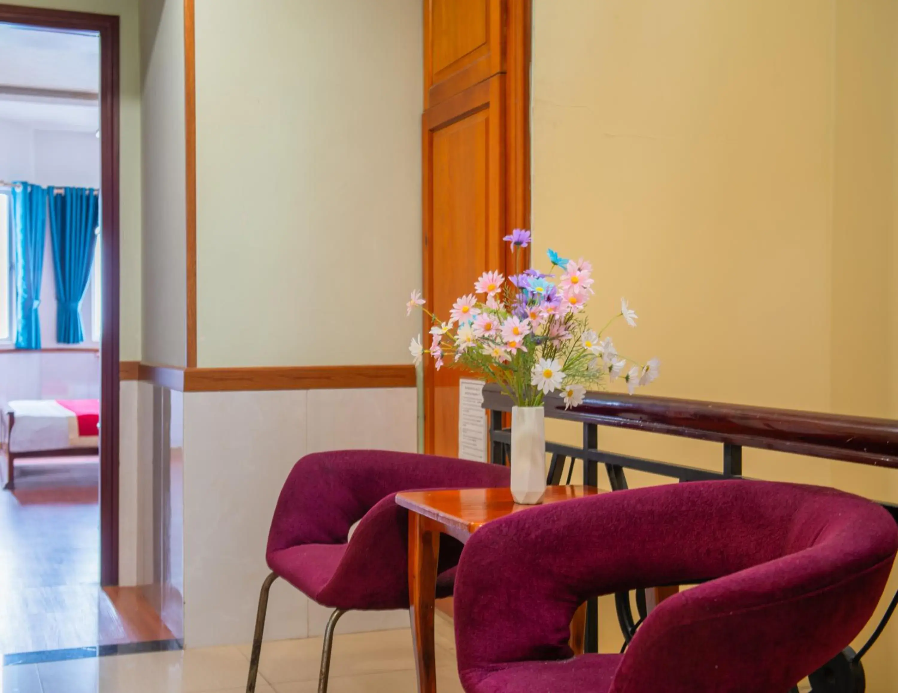 Property building in Hotel Nhu Y 2 Property building in Hotel Nhu Y 2