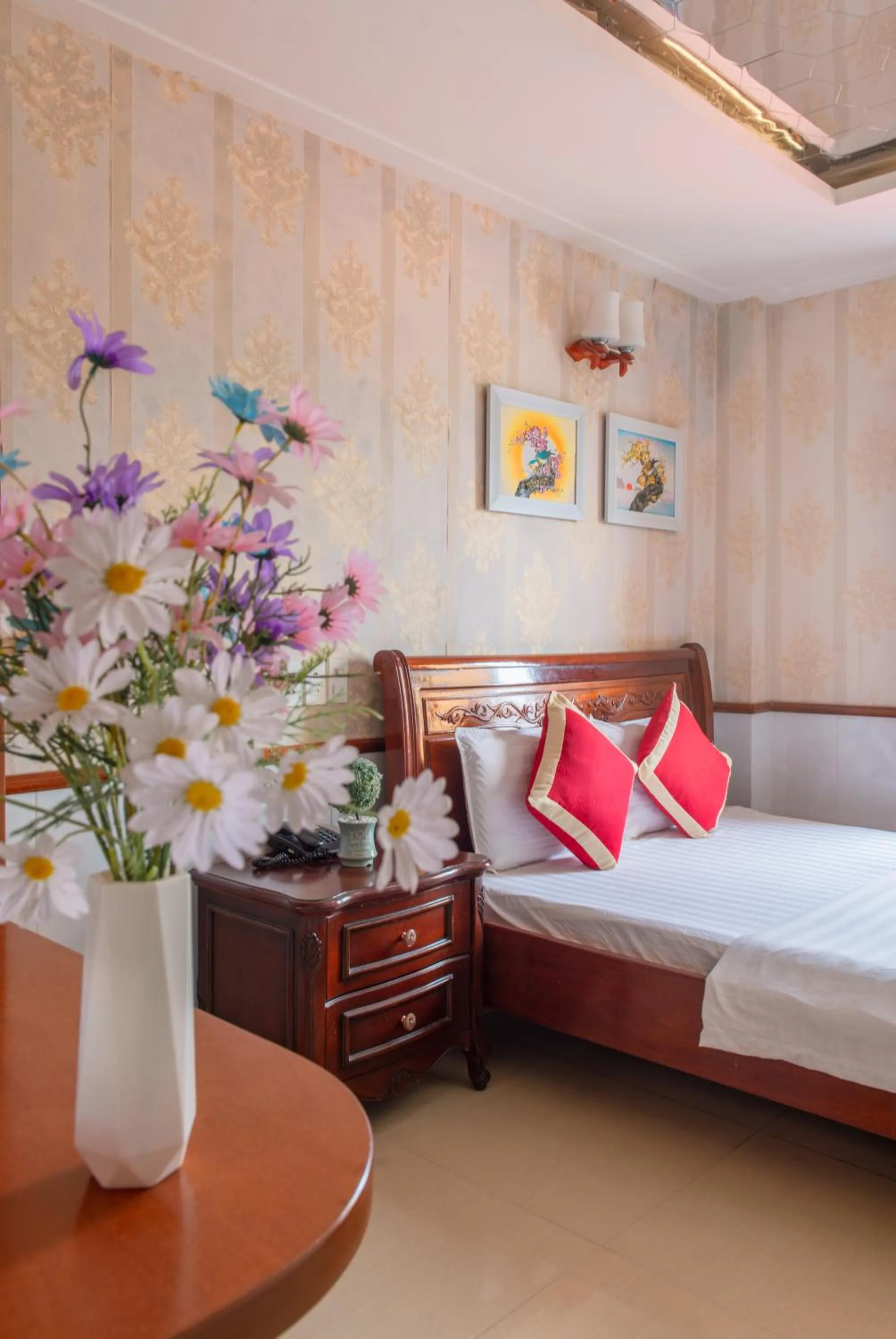 Bed in Hotel Nhu Y 2