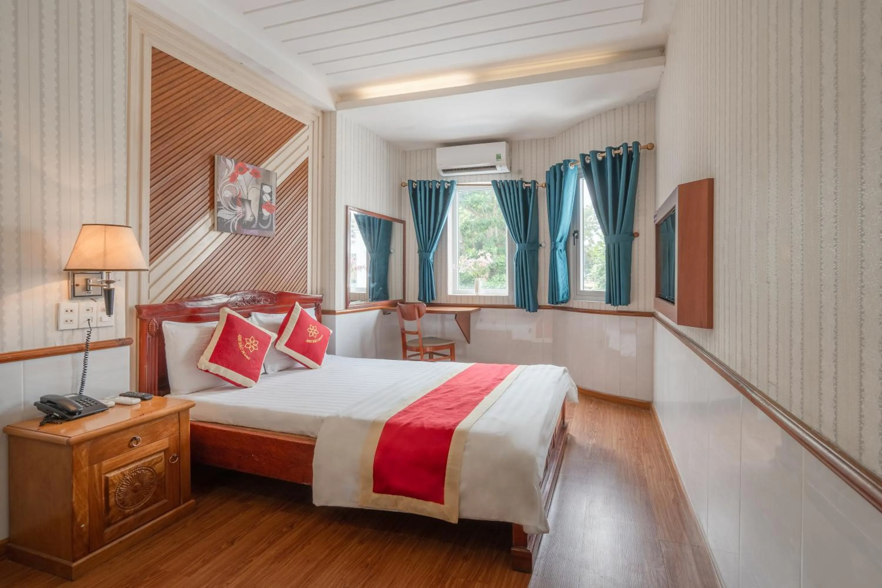 Photo of the whole room, Bed in Hotel Nhu Y 2