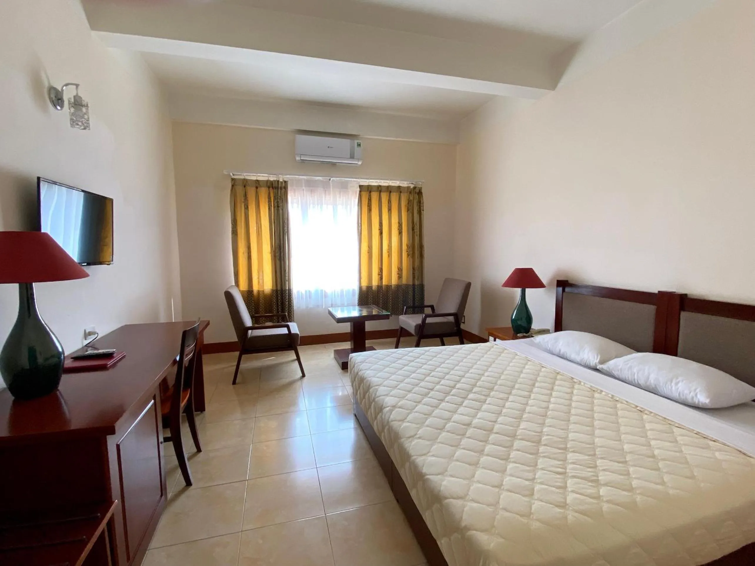 Bed in Dam San Hotel