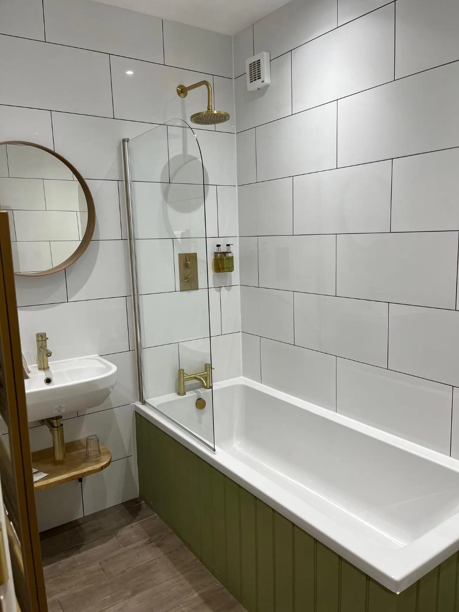 Bathroom in No: 1 The Esplanade Guest Accommodation.