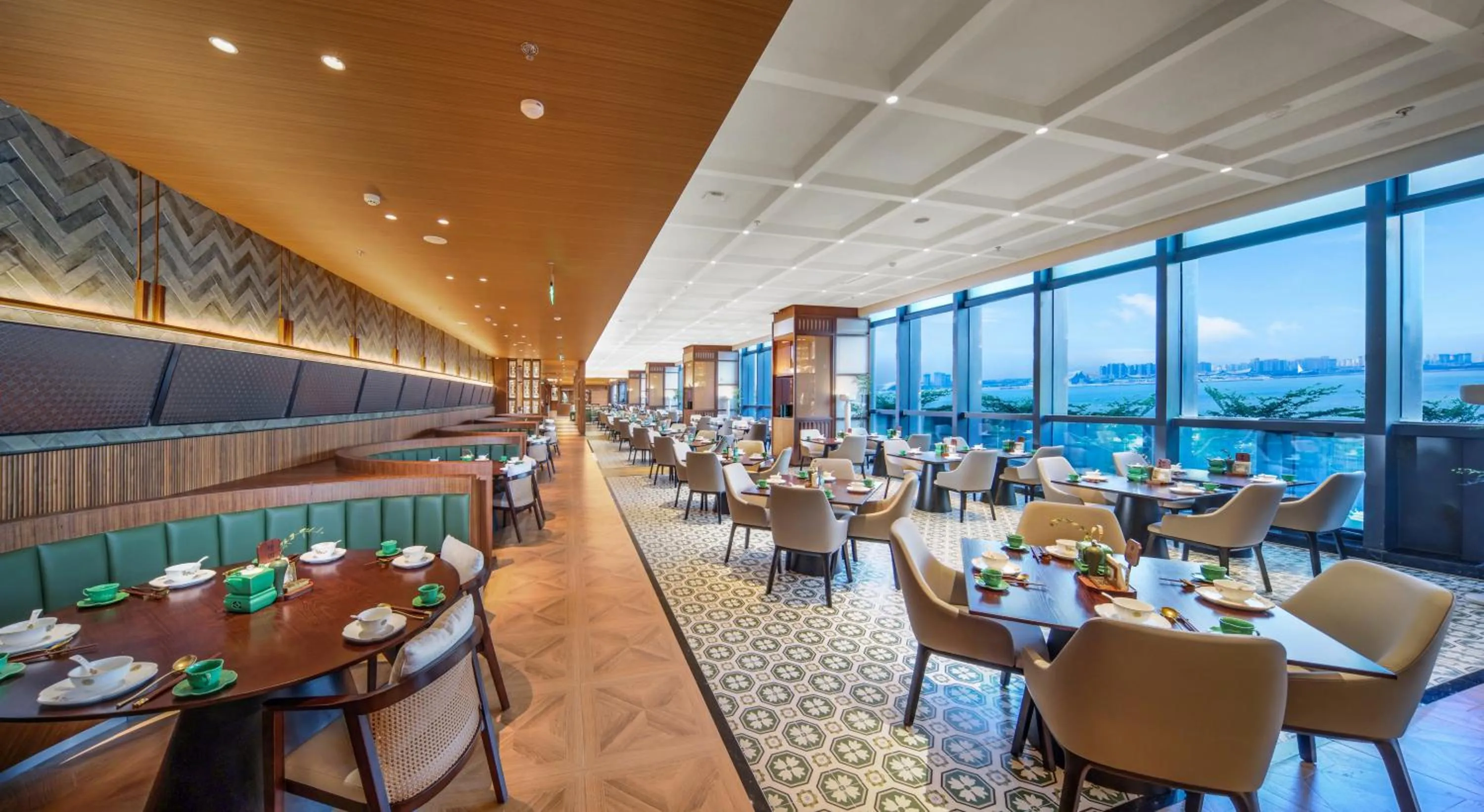 Restaurant/places to eat in Fliport Wutong Hotel-Free Welcome Fruit & Near Exhibition Center