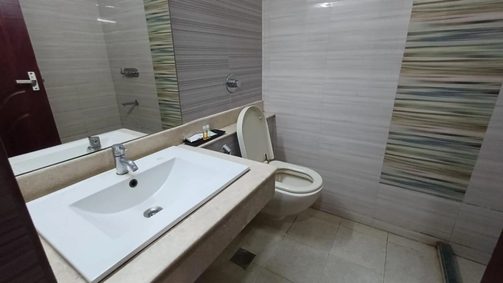 Shower in Hotel Sriram JB Residency