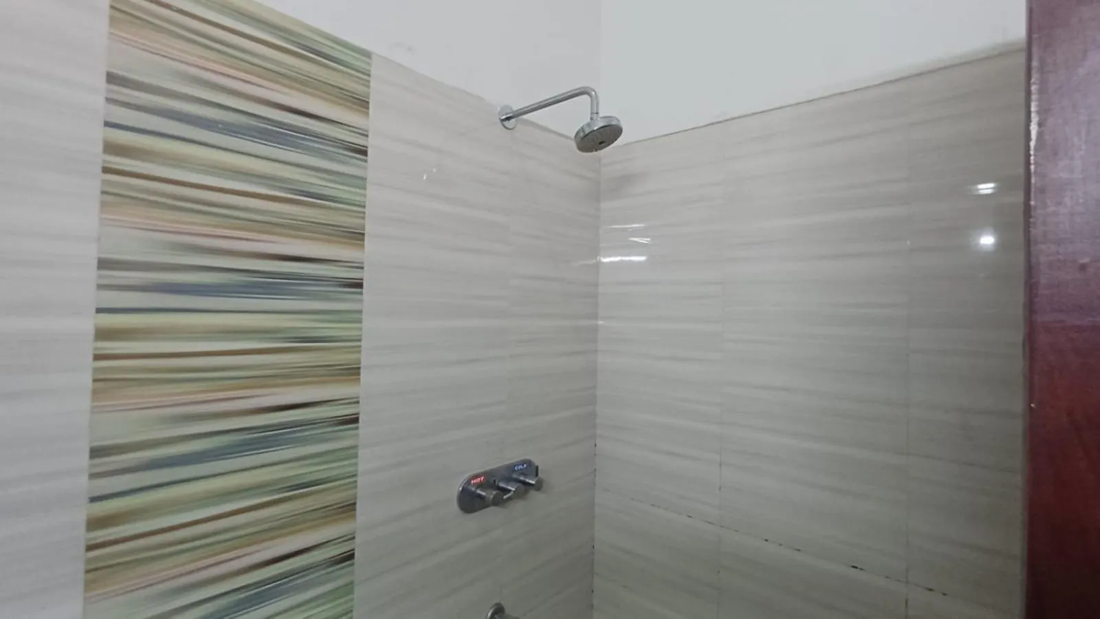 Shower in Hotel Sriram JB Residency