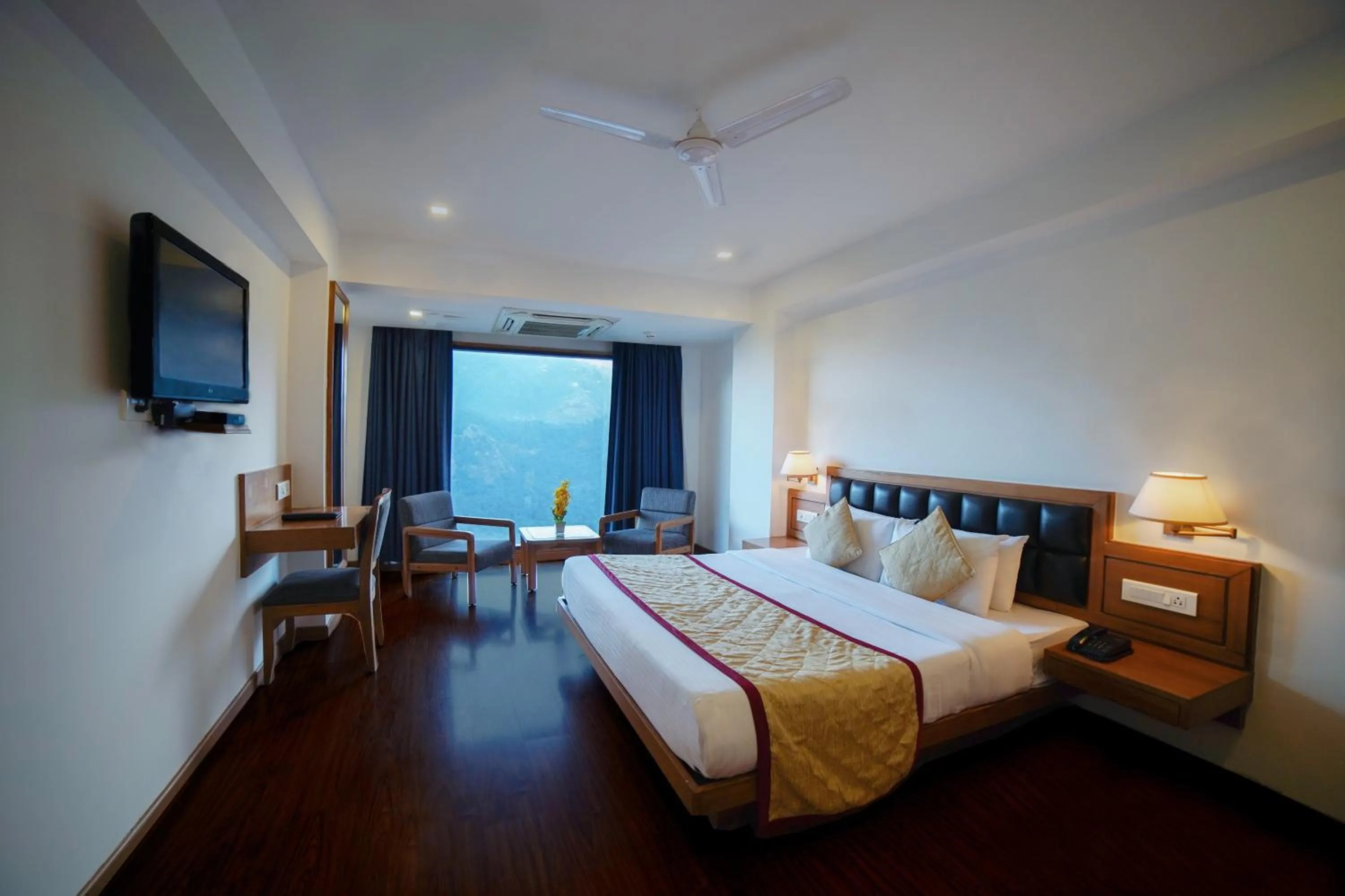 Bedroom, Bed in Country Inn Premier Pacific Mall Road Mussoorie