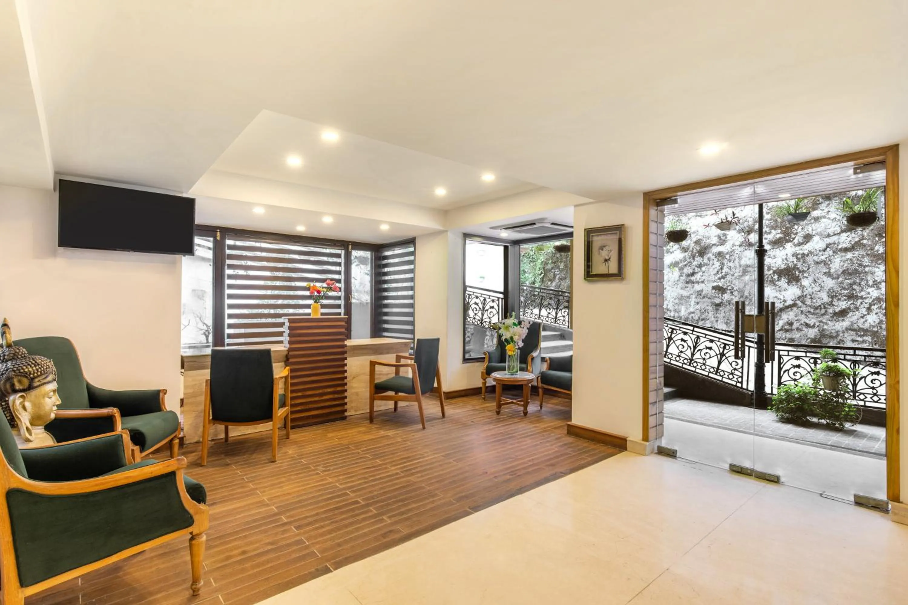 Lobby or reception in Country Inn Premier Pacific Mall Road Mussoorie