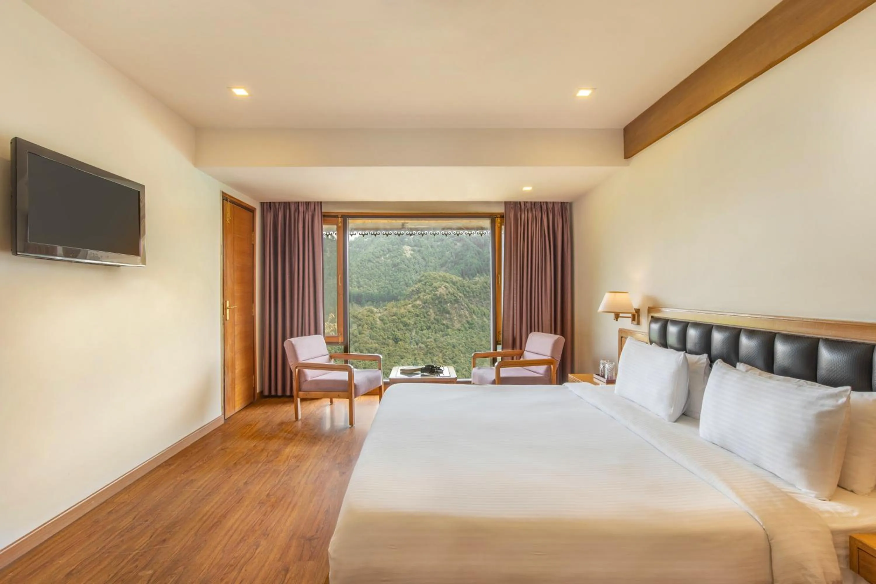 Bedroom, Bed in Country Inn Premier Pacific Mall Road Mussoorie