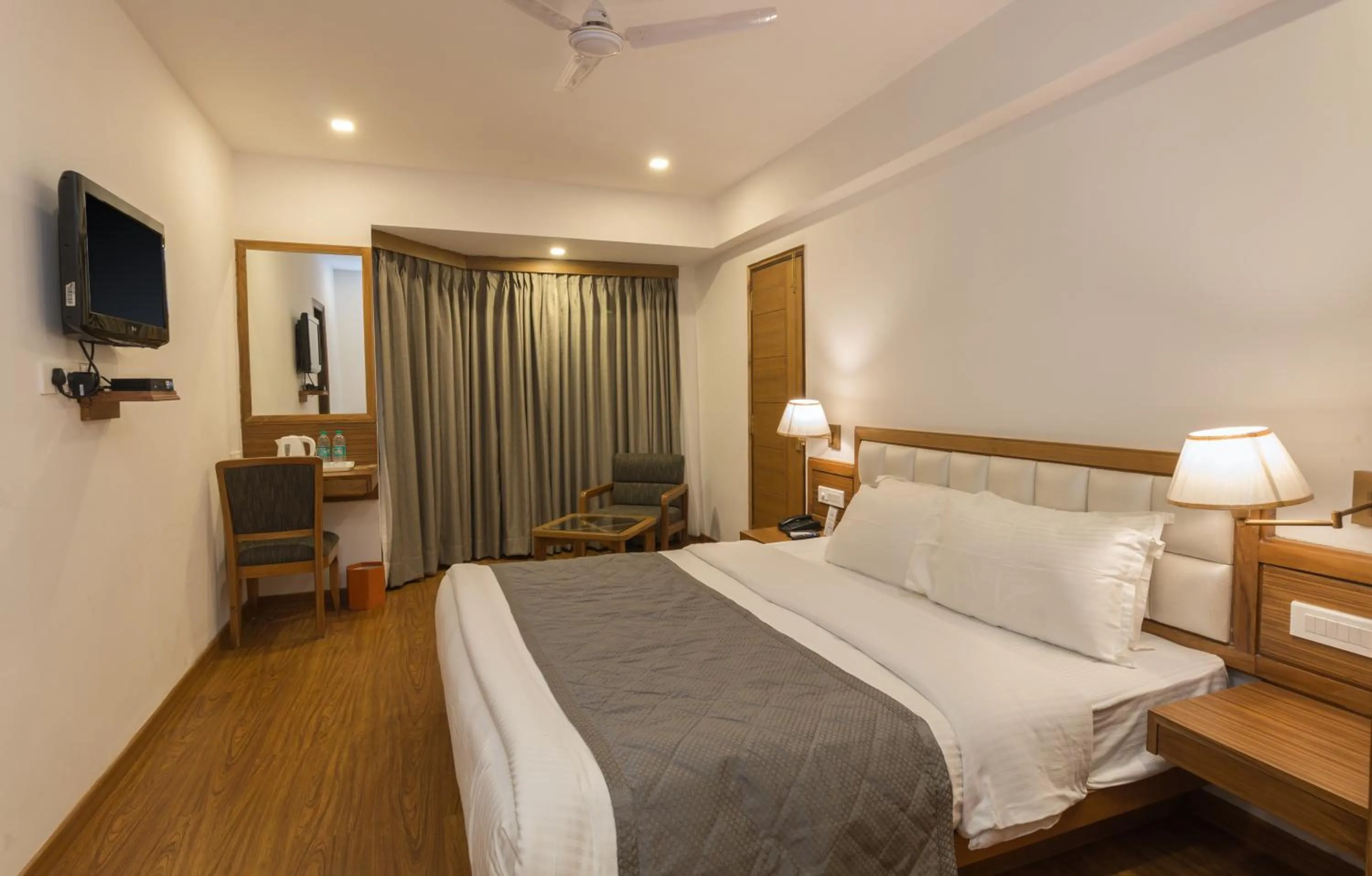 Photo of the whole room, Bed in Country Inn Premier Pacific Mall Road Mussoorie