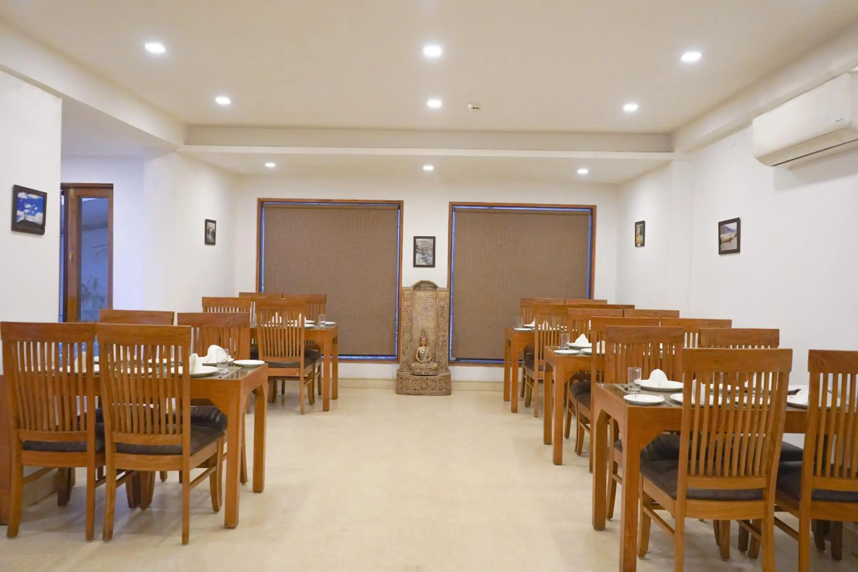 Restaurant/places to eat in Country Inn Premier Pacific Mall Road Mussoorie Restaurant/places to eat in Country Inn Premier Pacific Mall Road Mussoorie