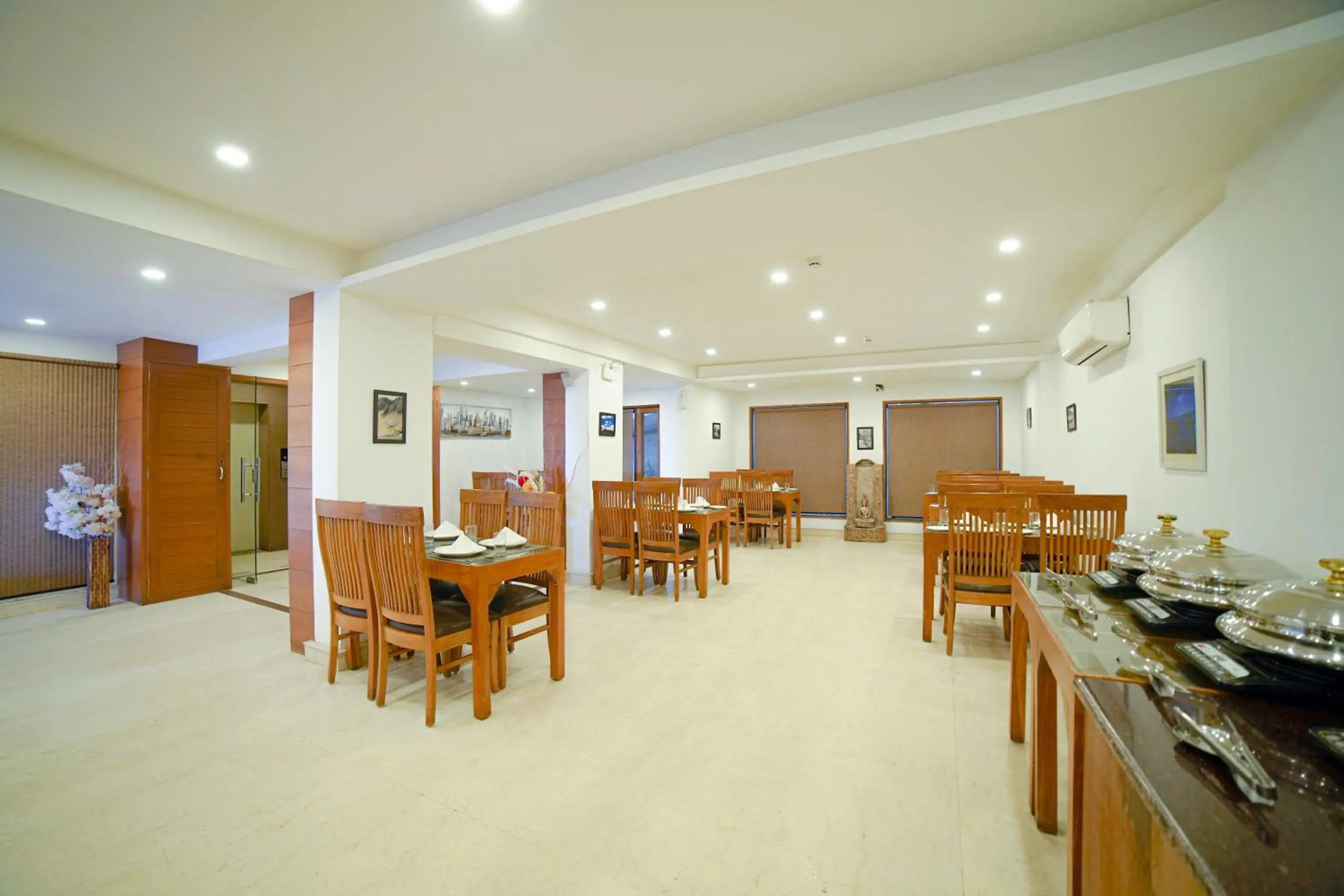 Restaurant/places to eat in Country Inn Premier Pacific Mall Road Mussoorie Restaurant/places to eat in Country Inn Premier Pacific Mall Road Mussoorie