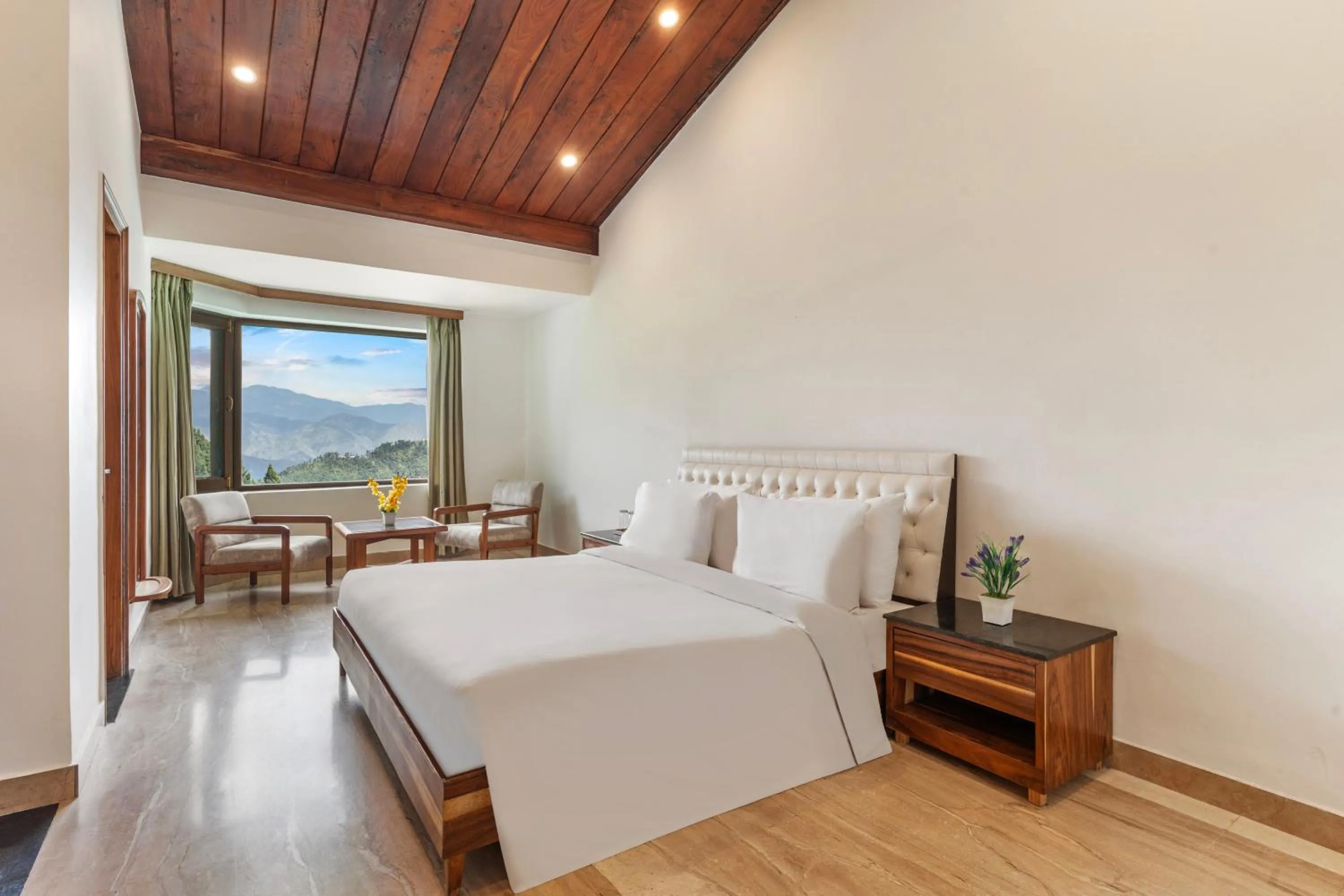Bed in Country Inn Premier Pacific Mall Road Mussoorie