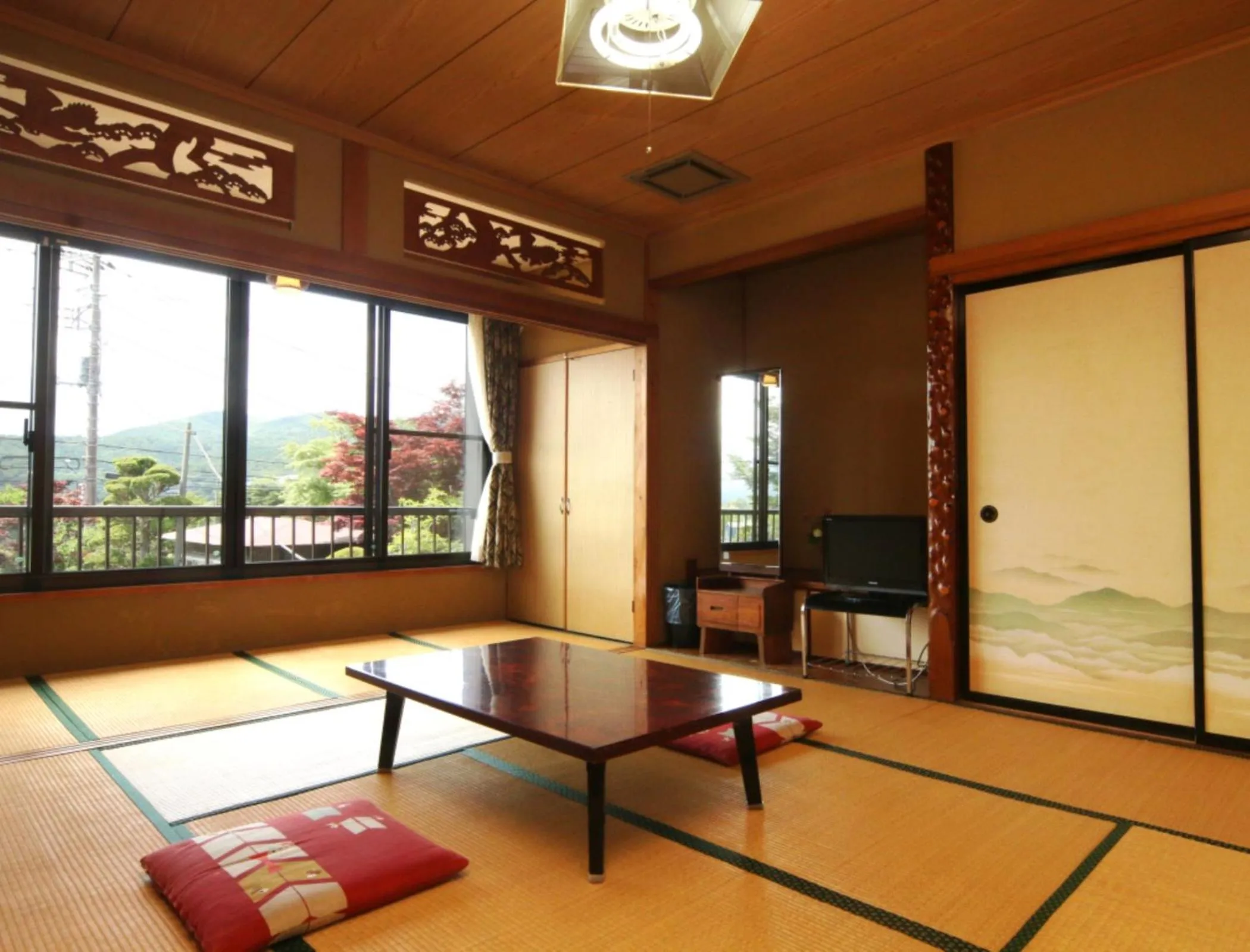 Photo of the whole room in Suimeiso