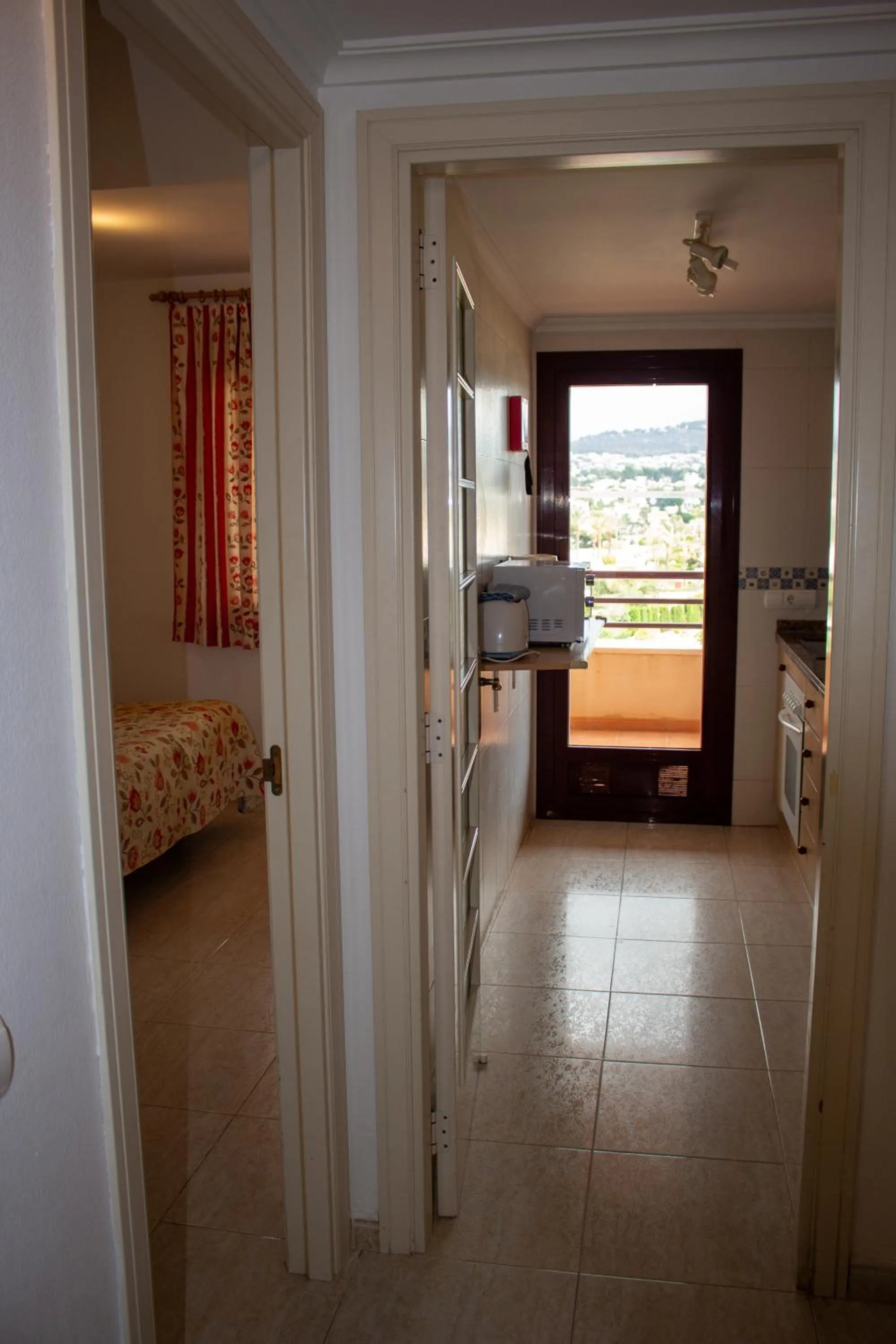 Kitchen or kitchenette, Bed in Apartamentos Coral Beach Unitursa