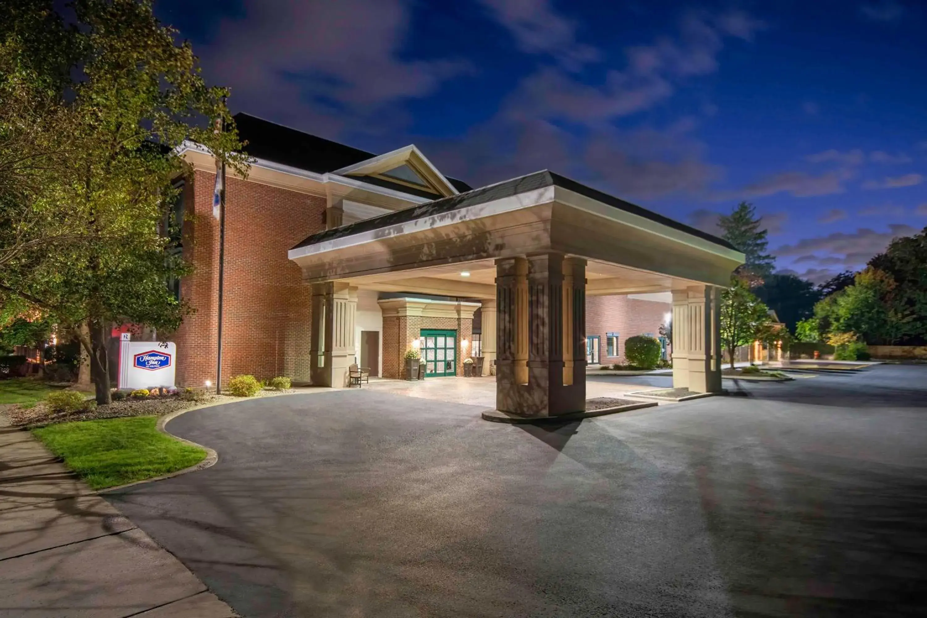 Property building in Hampton Inn East Aurora Property building in Hampton Inn East Aurora