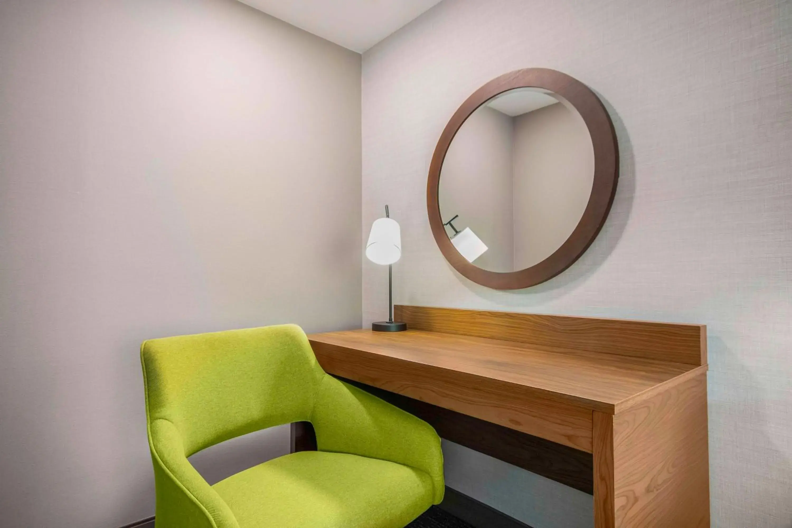 Bedroom in Hampton Inn East Aurora Bedroom in Hampton Inn East Aurora