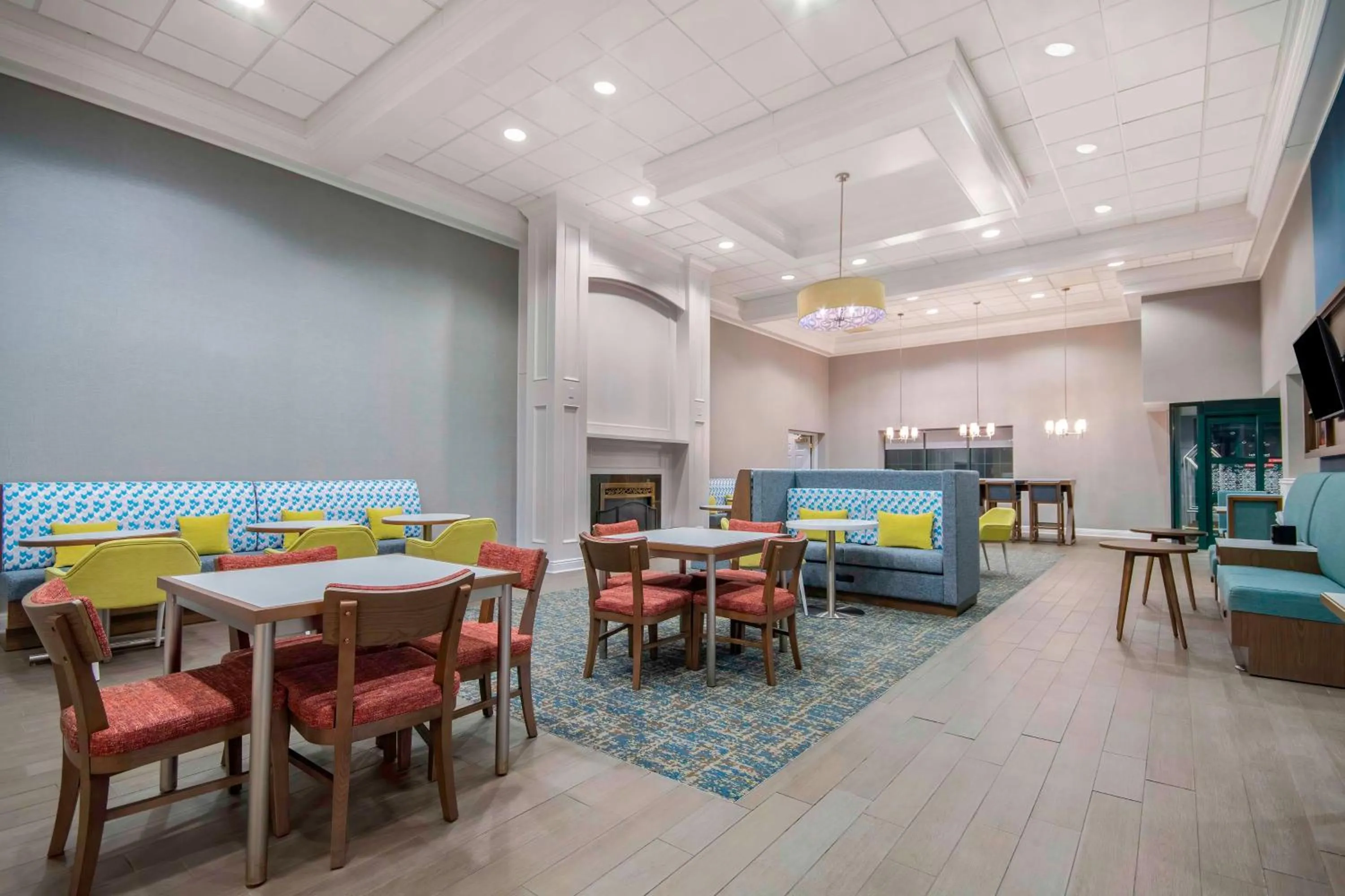 Breakfast in Hampton Inn East Aurora