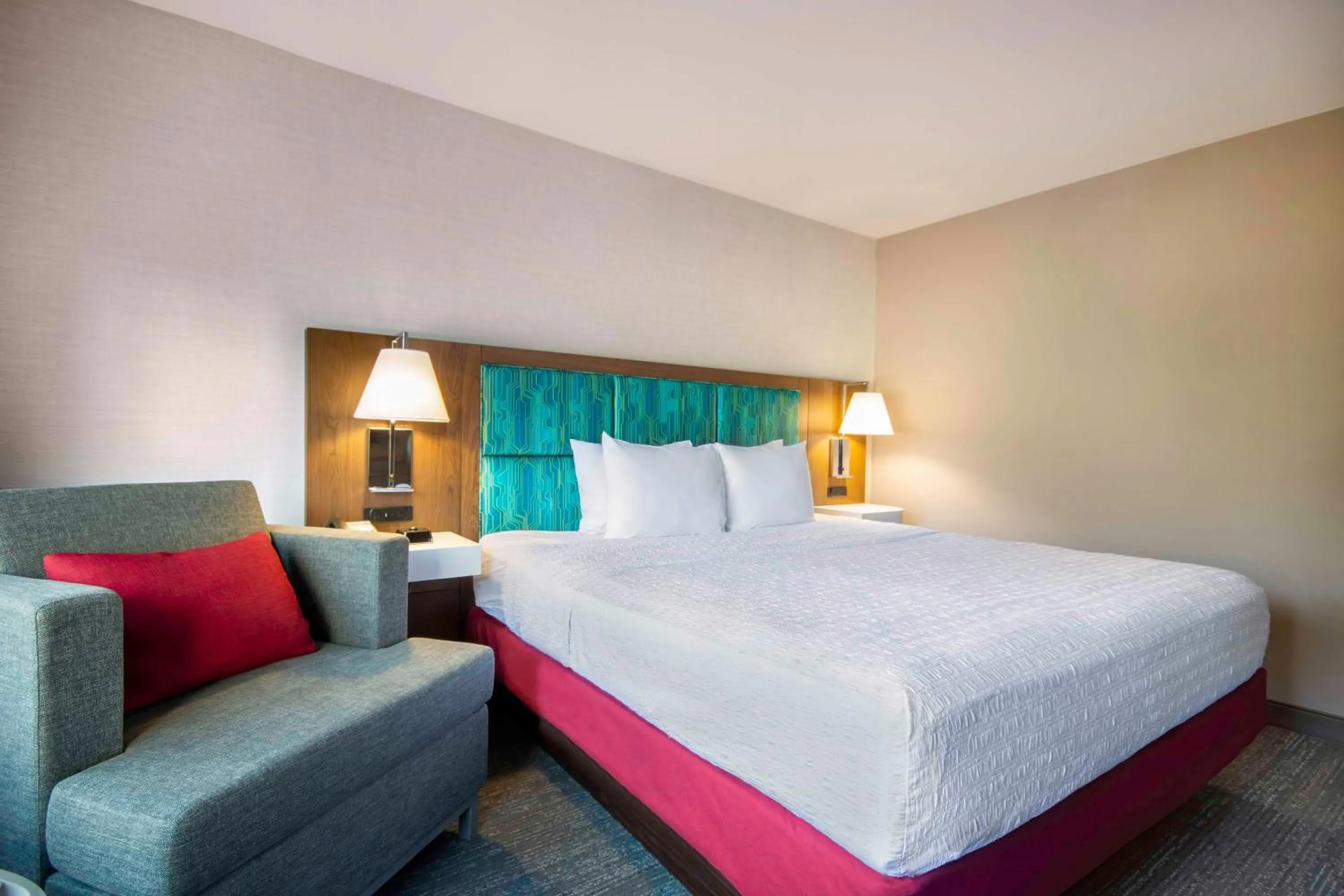 Bed in Hampton Inn East Aurora