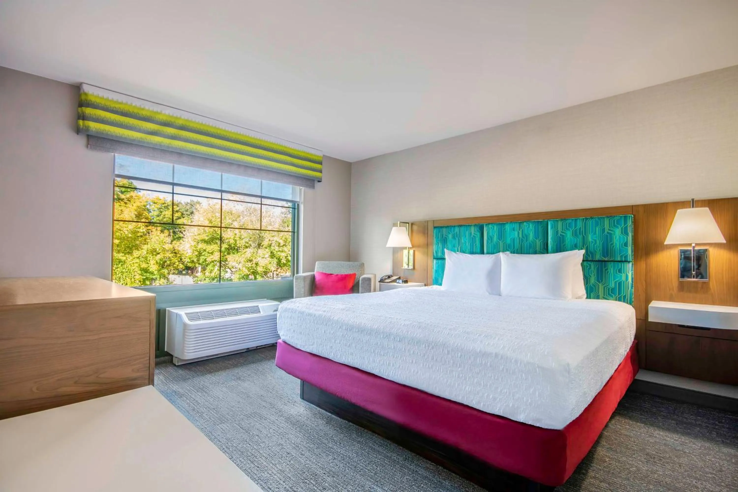 Bed in Hampton Inn East Aurora