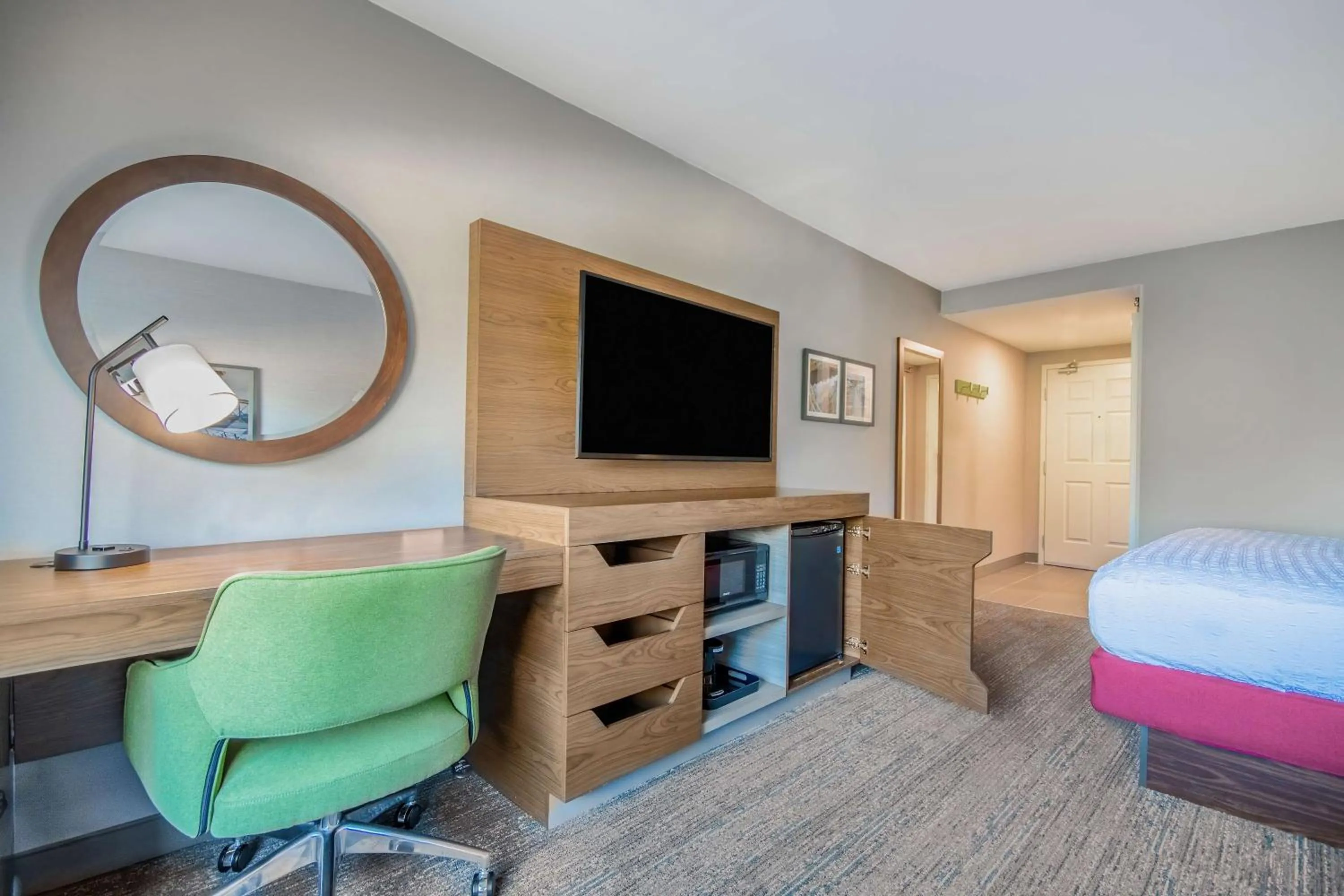 Bedroom, Bed in Hampton Inn East Aurora