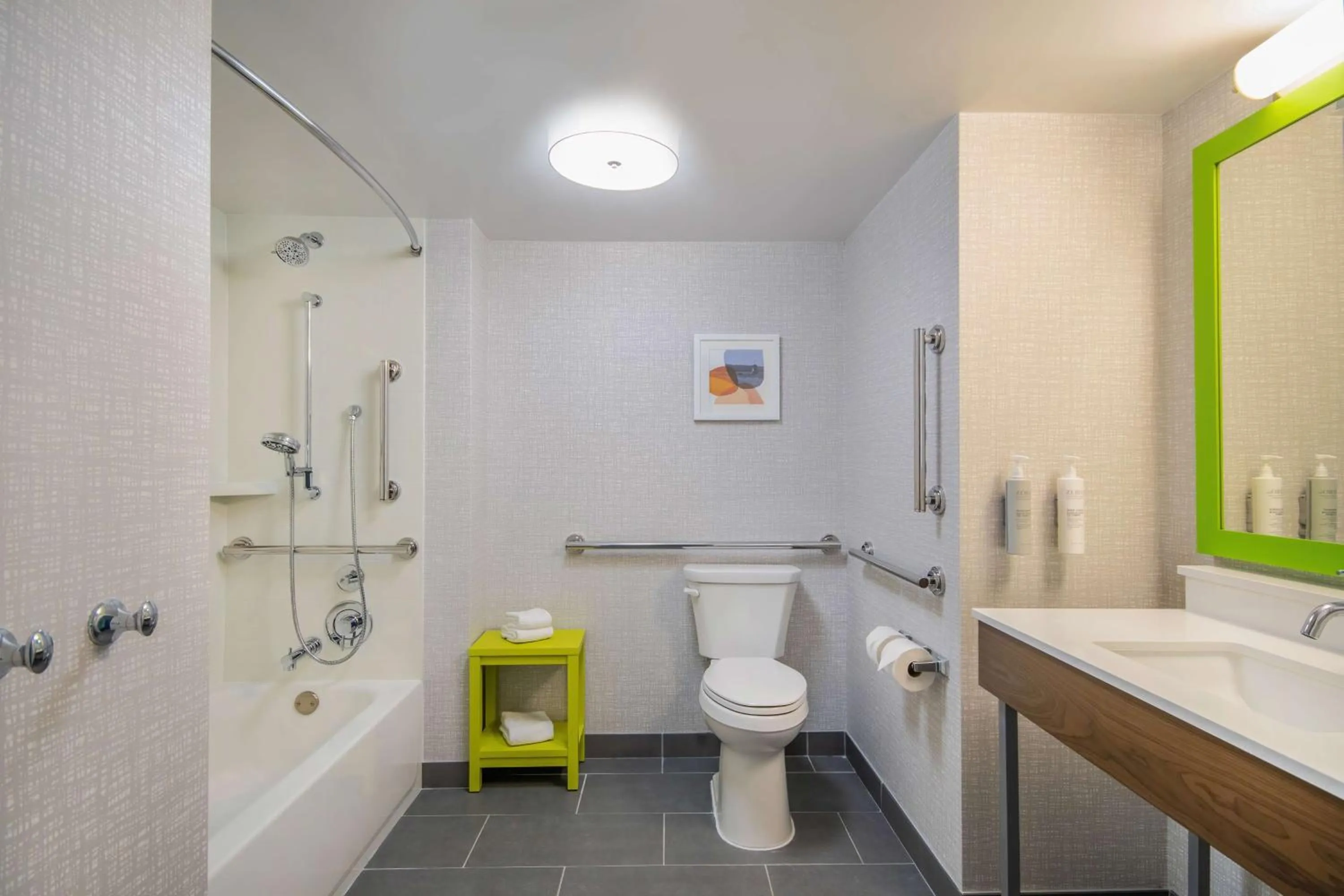 Bathroom in Hampton Inn East Aurora