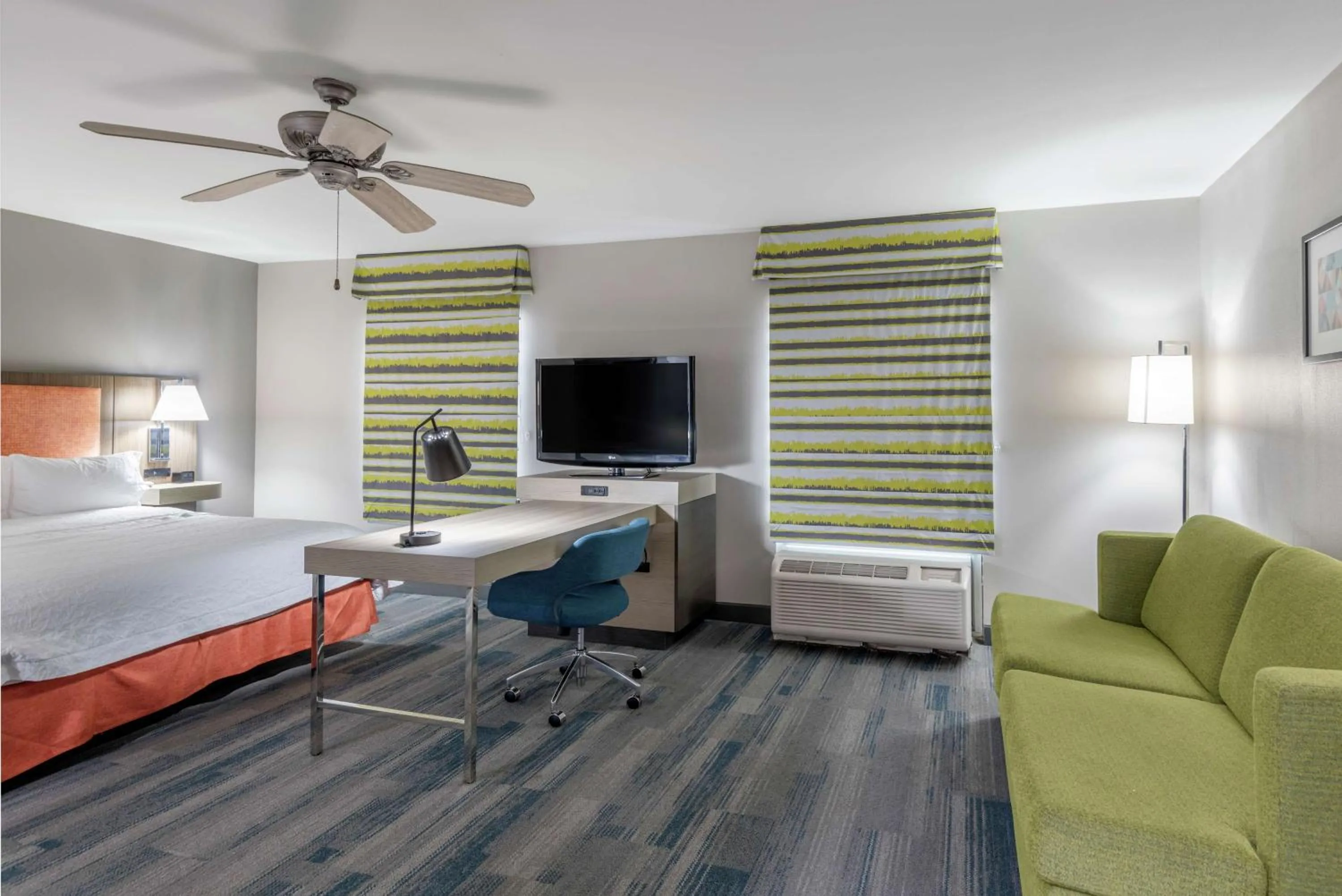 Bedroom, Bed in Hampton Inn Brownwood