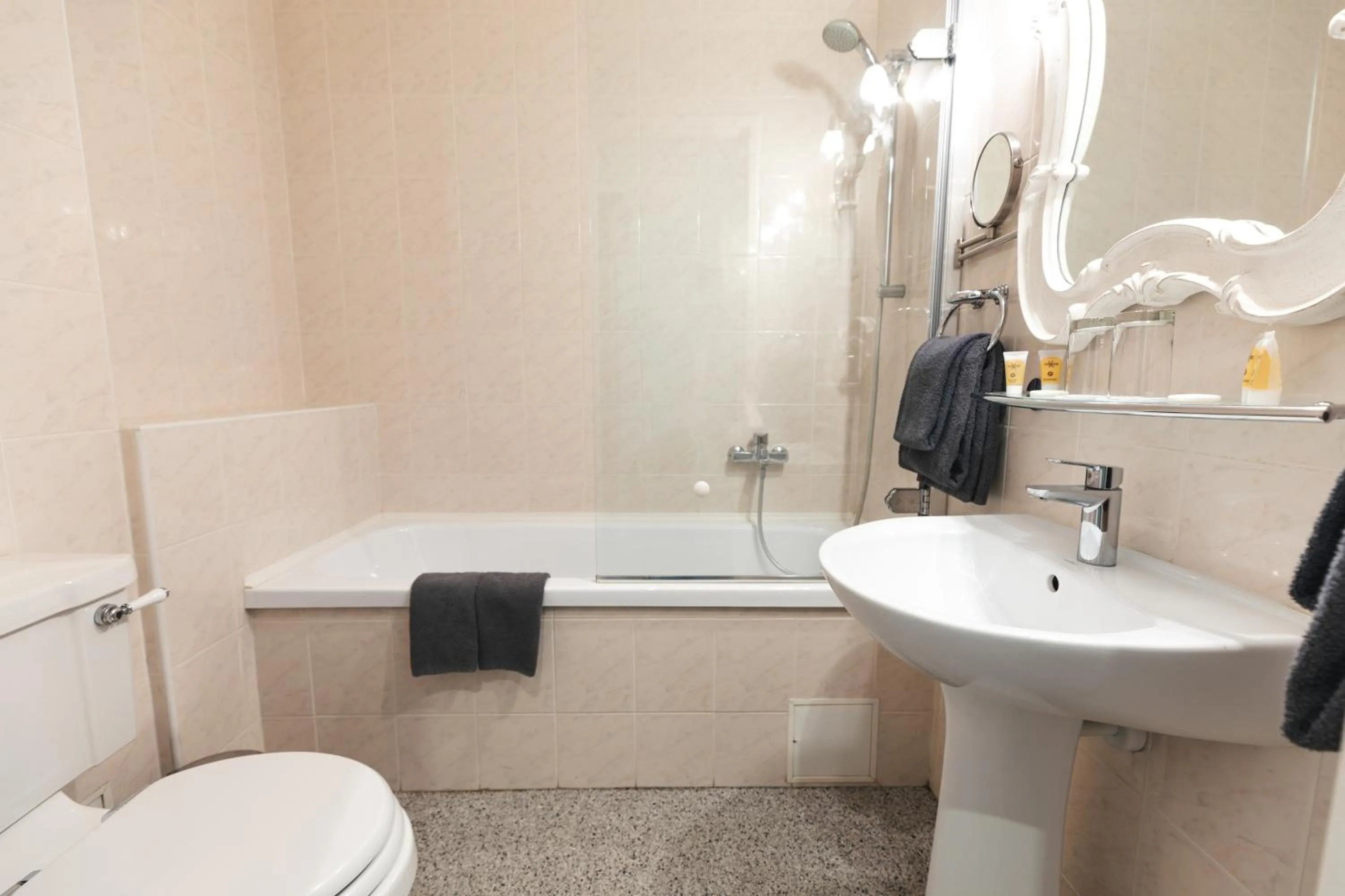 Toilet in Forums Boutique Hotel