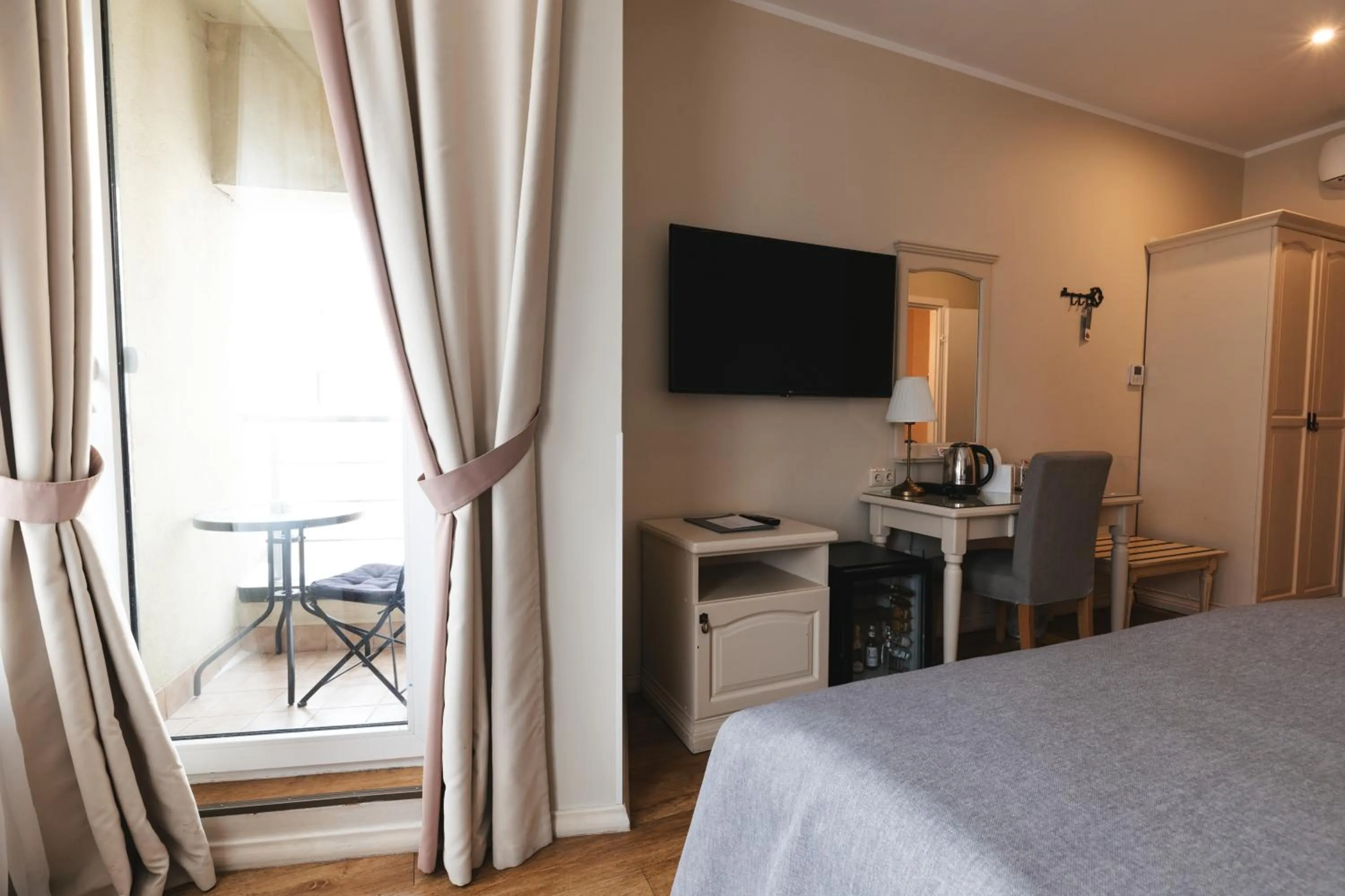 Balcony/Terrace, Bed in Forums Boutique Hotel