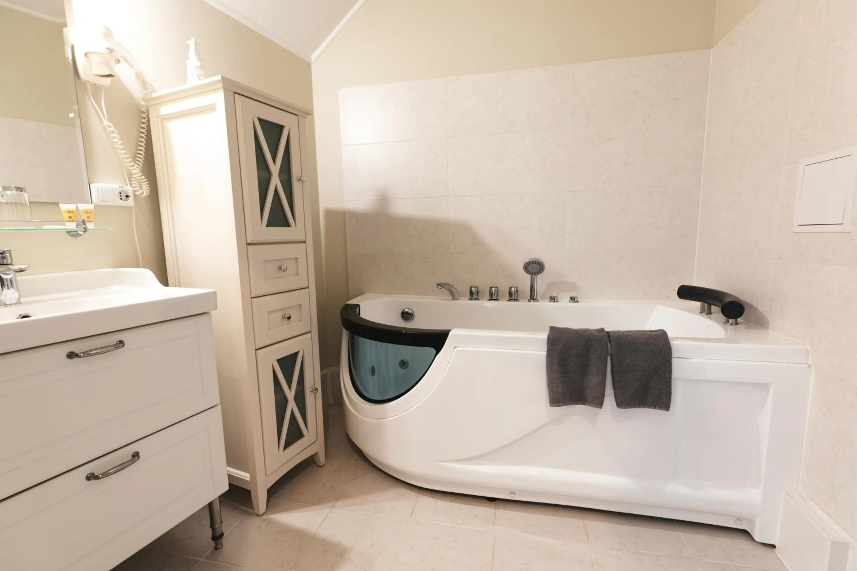 Hot Tub in Forums Boutique Hotel