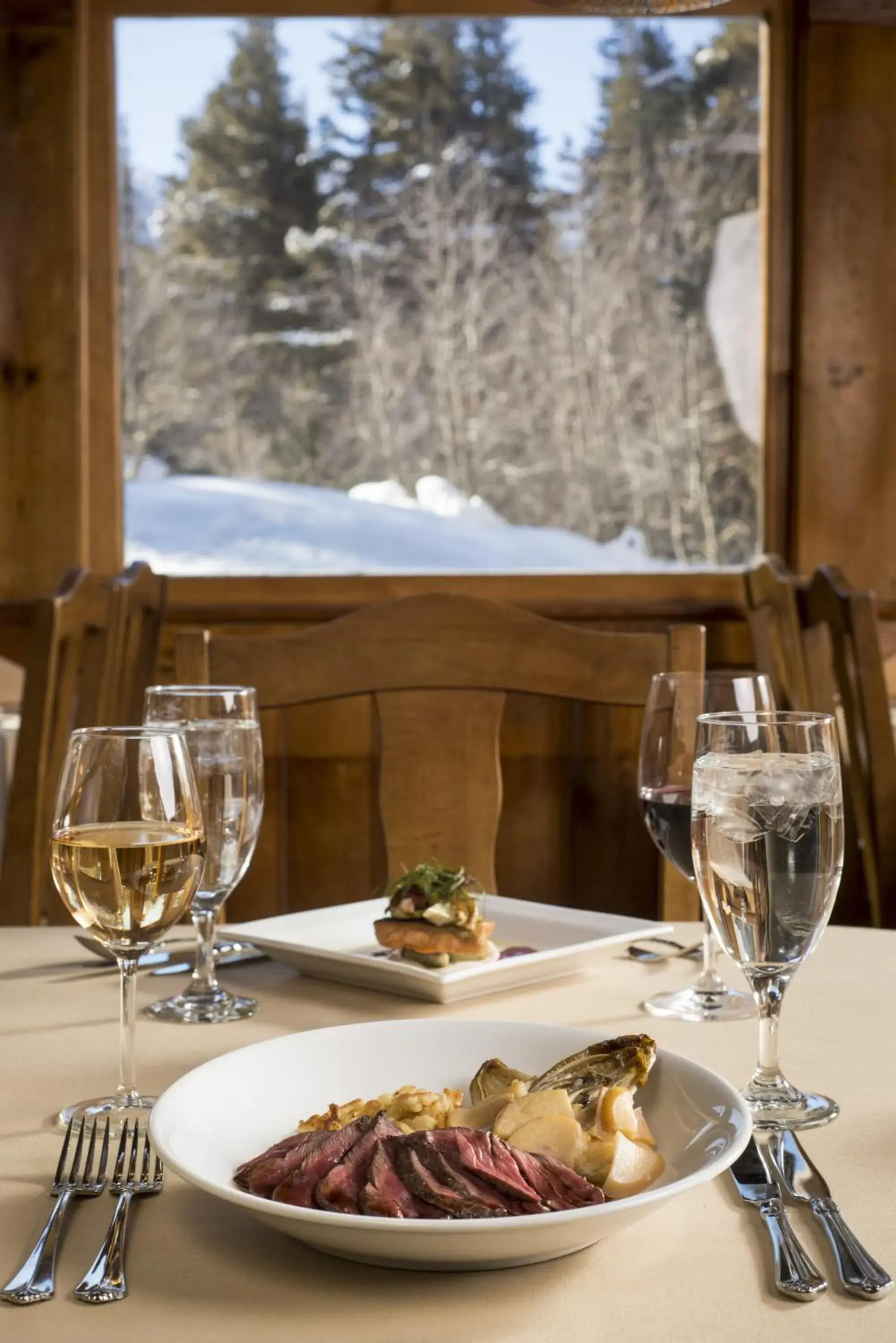 Restaurant/places to eat in Tamarack Lodge Restaurant/places to eat in Tamarack Lodge