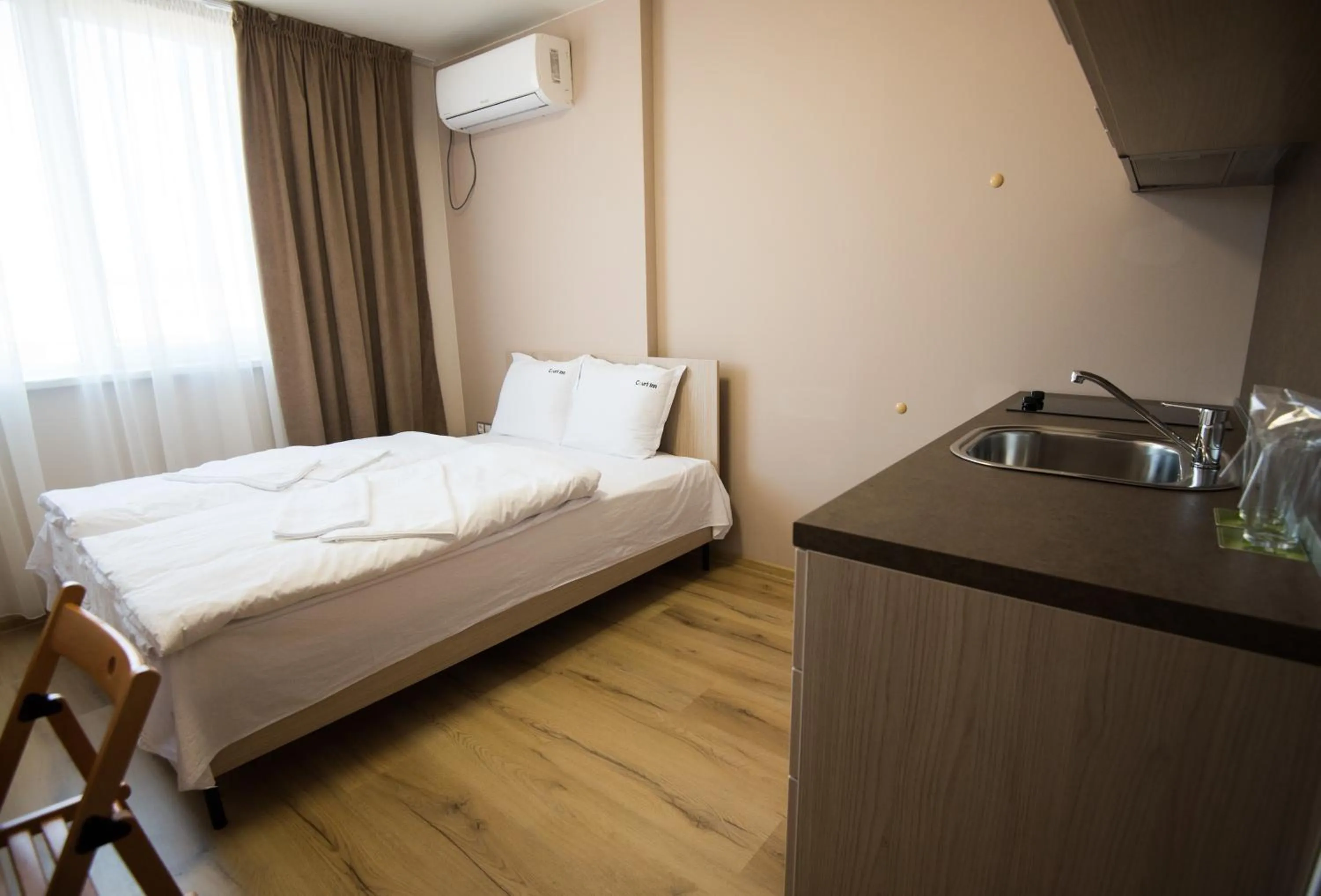 Kitchen or kitchenette, Bed in Court Inn