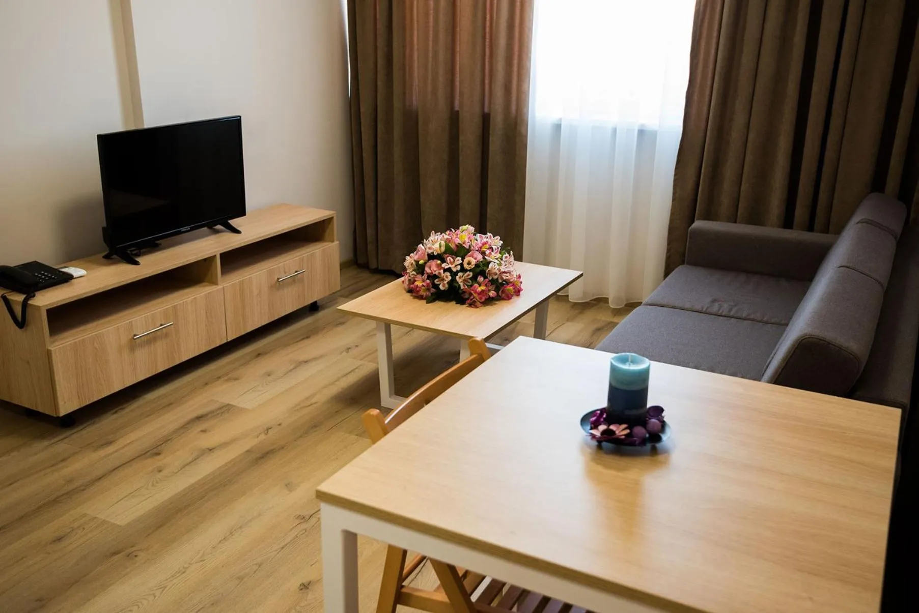 Communal lounge/ TV room in Court Inn