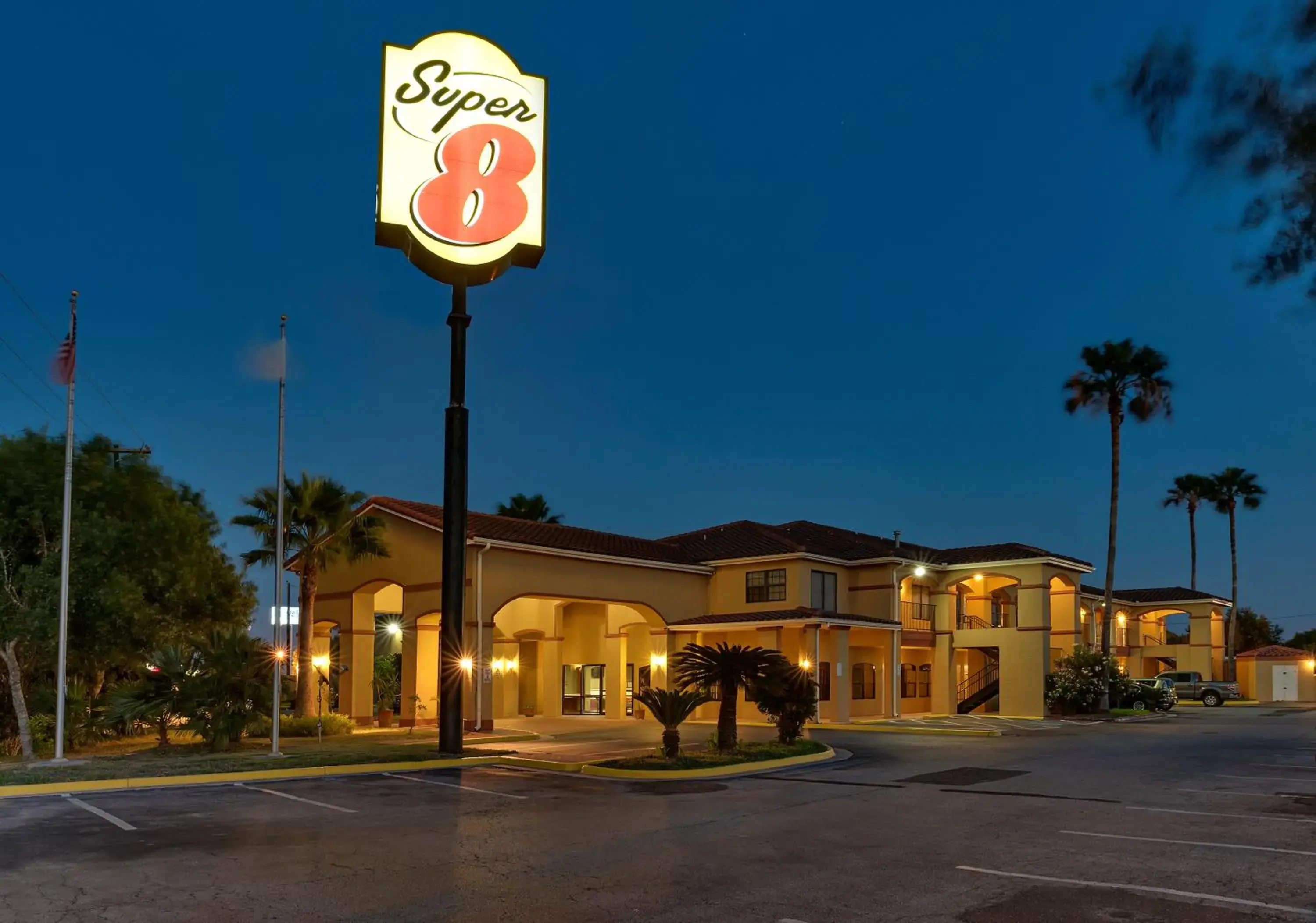 Facade/entrance in Super 8 by Wyndham Weslaco Facade/entrance in Super 8 by Wyndham Weslaco