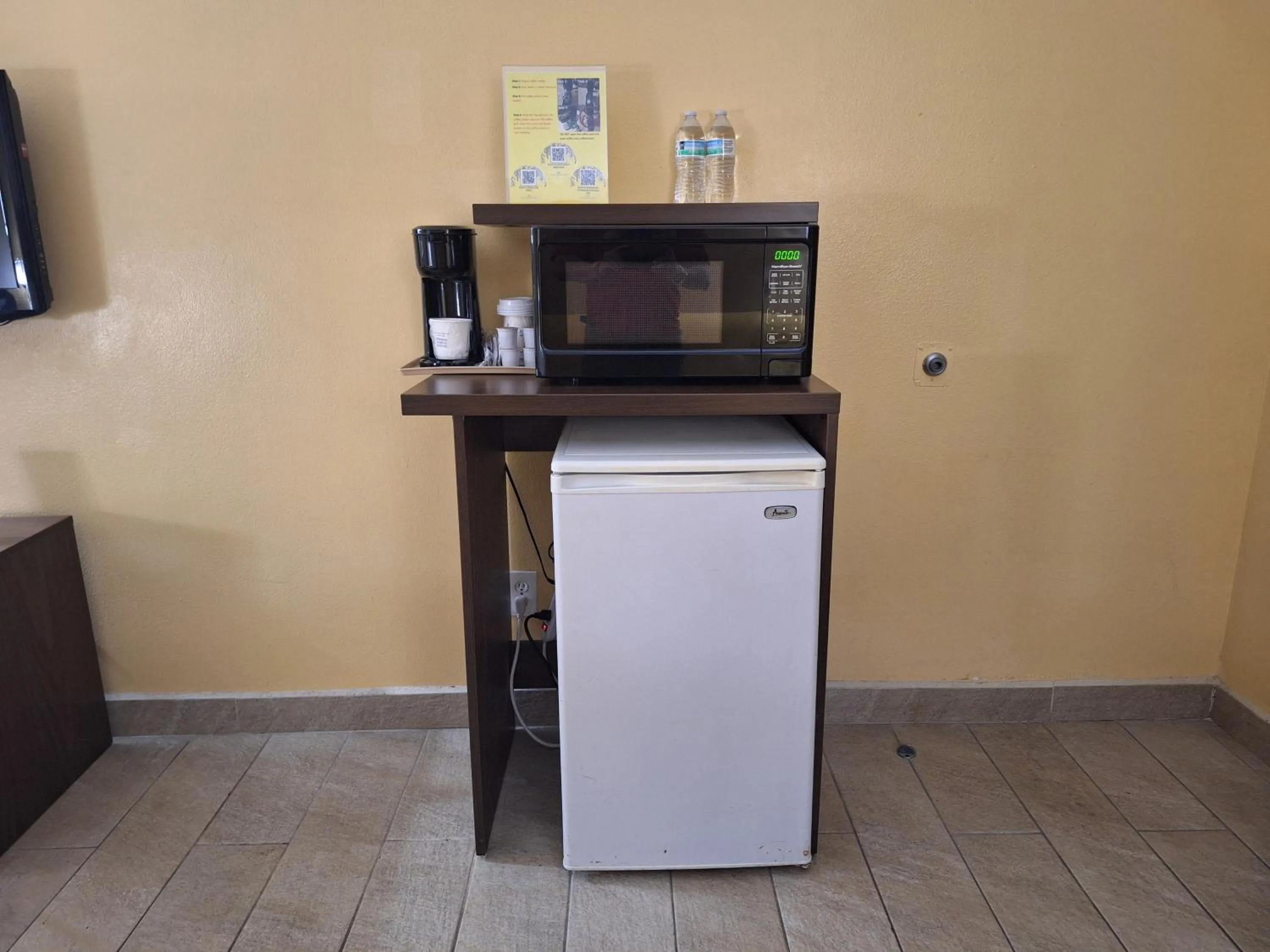 Living room in Super 8 by Wyndham Weslaco