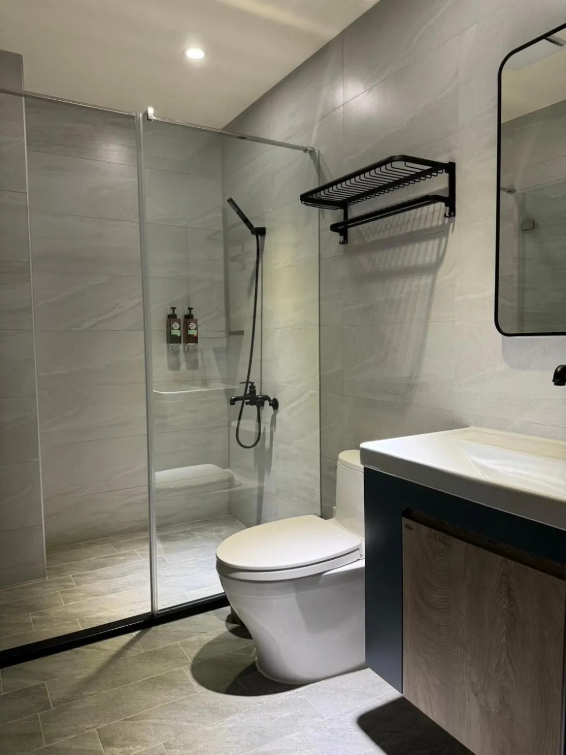 Shower in Long Lang Homestay